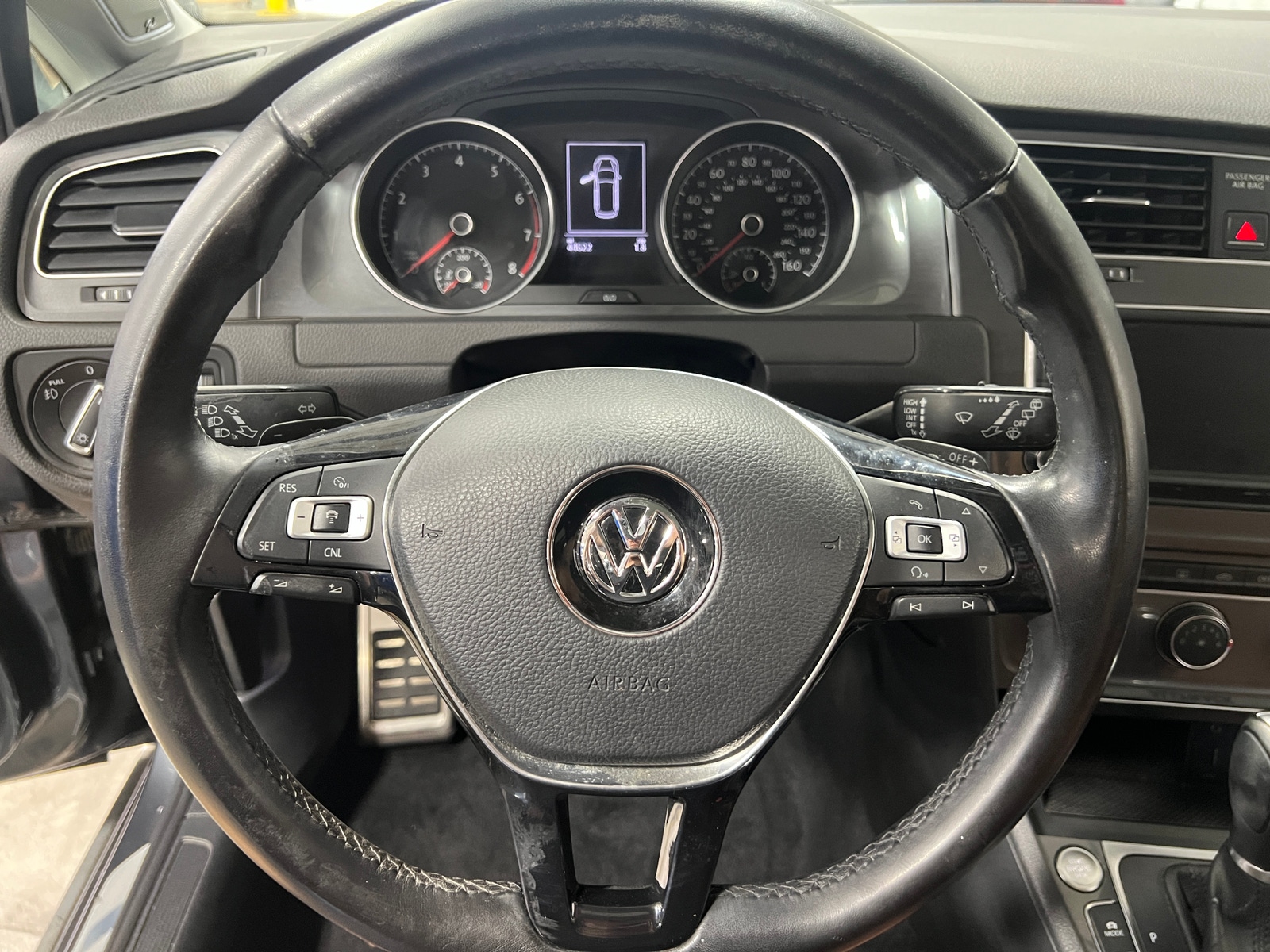 Thumbnail: 2017 Volkswagen Golf - 4