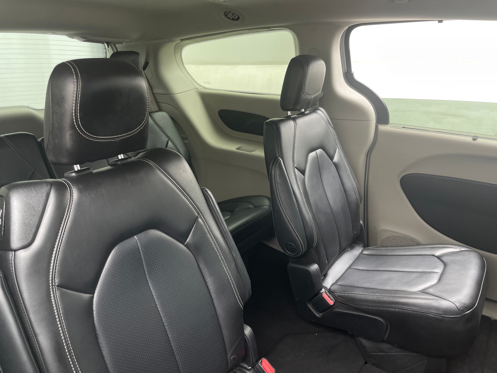 Thumbnail: 2023 Chrysler Pacifica - 5