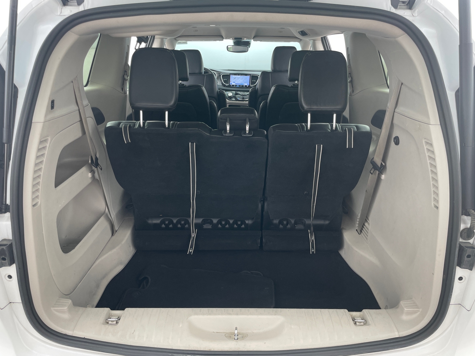 Thumbnail: 2023 Chrysler Pacifica - 6
