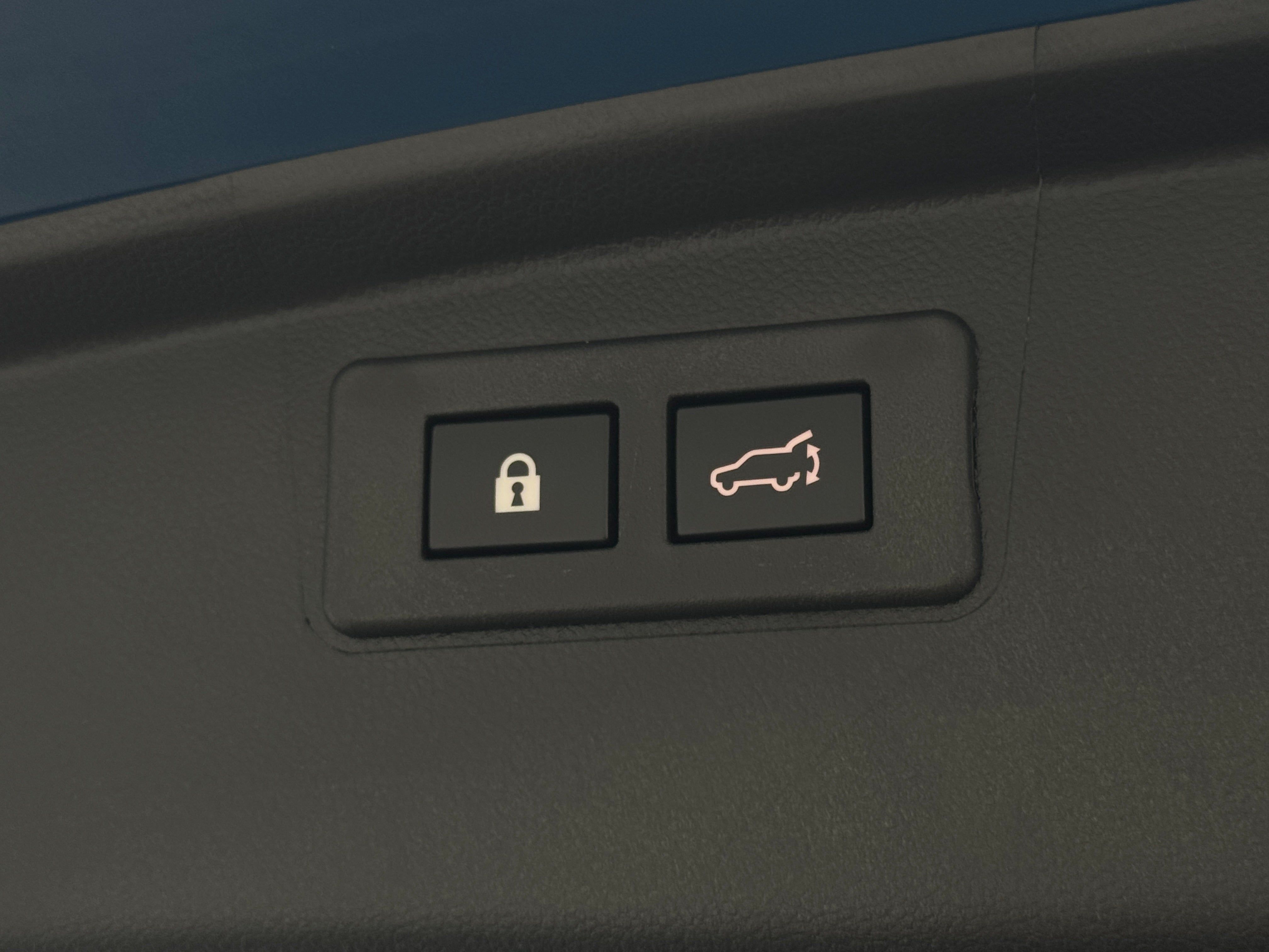 4S4BTGUD9S3172045