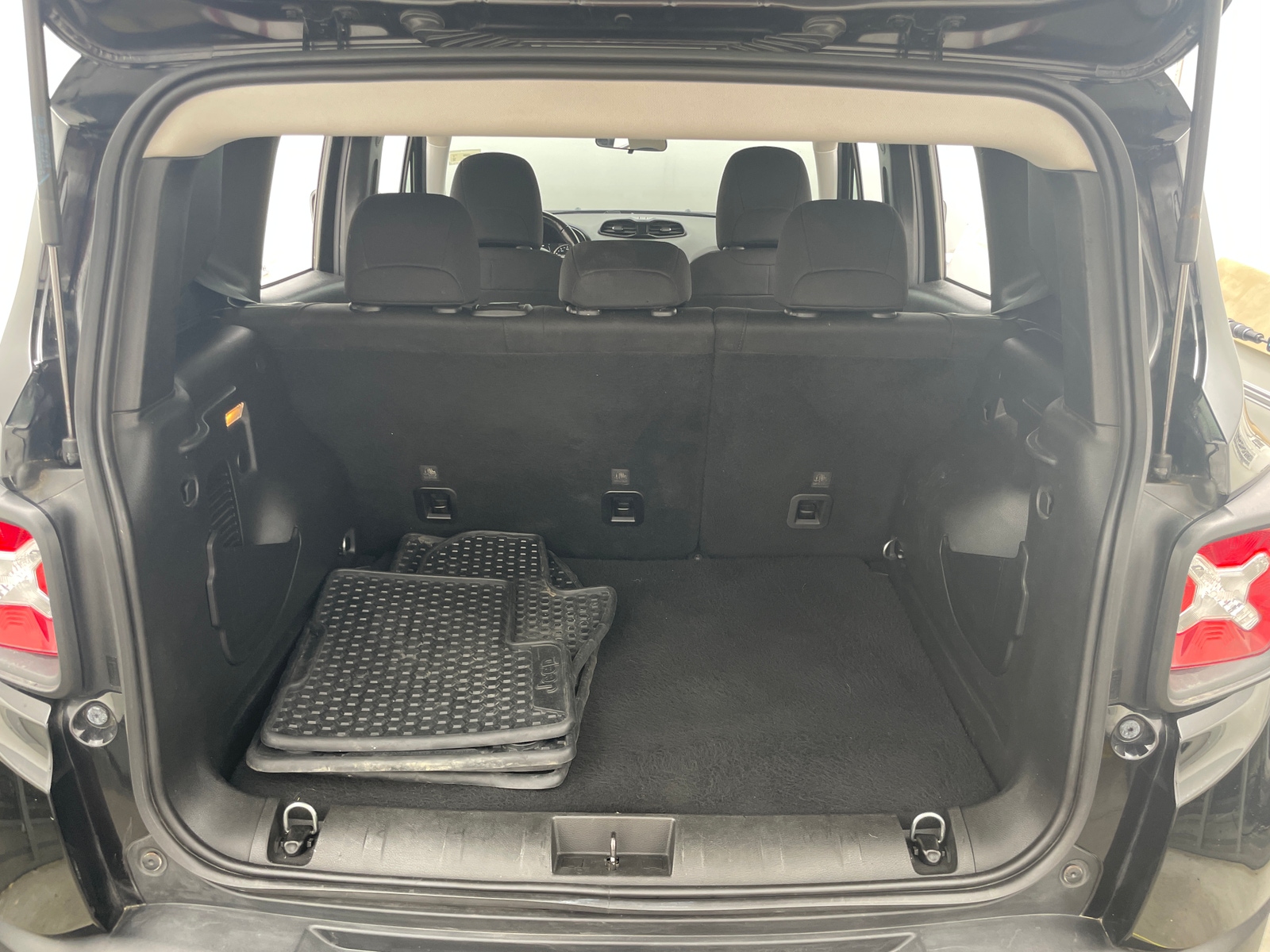 Thumbnail: 2020 Jeep Renegade - 7