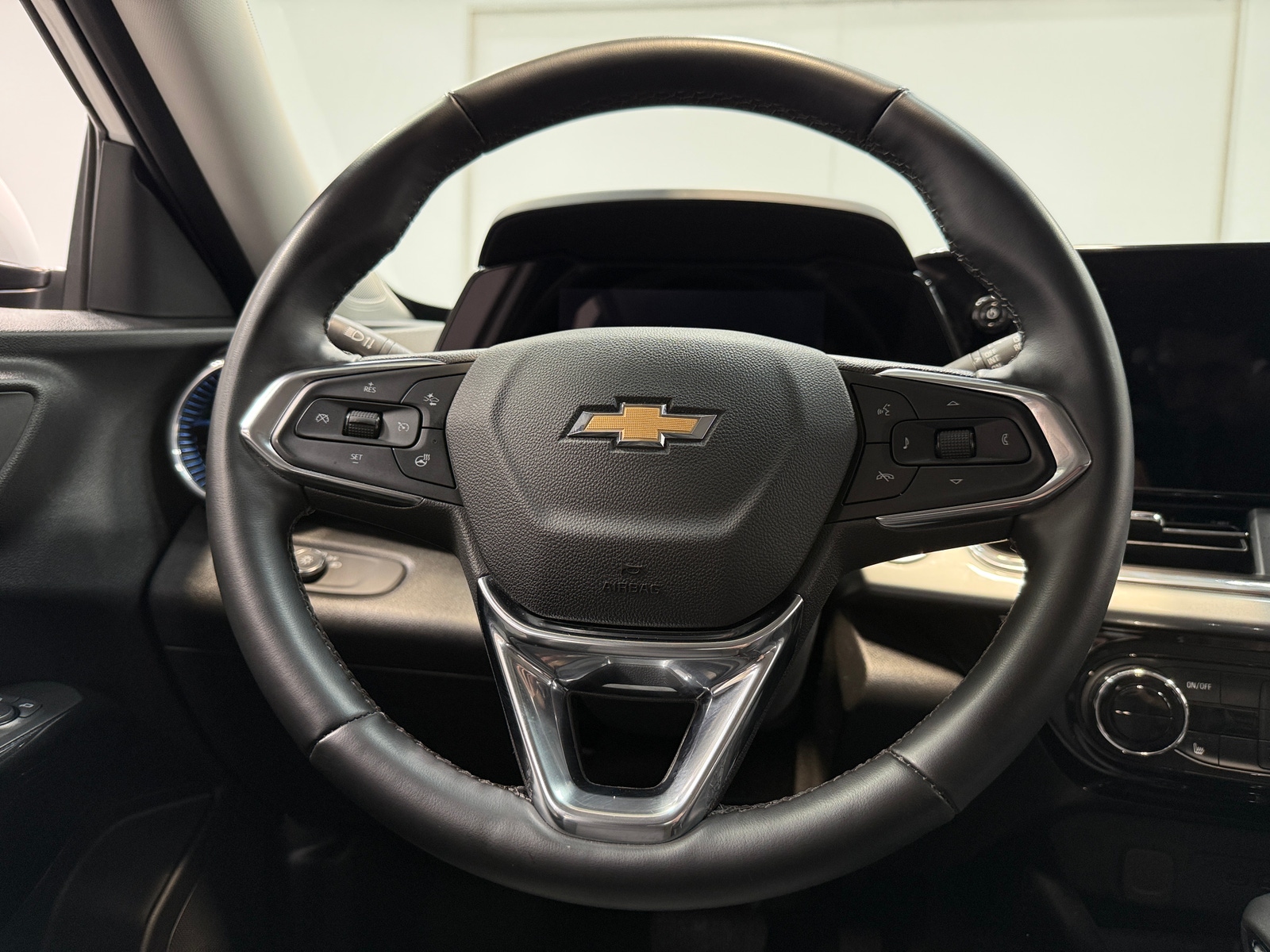 Thumbnail: 2025 Chevrolet Trax - 4