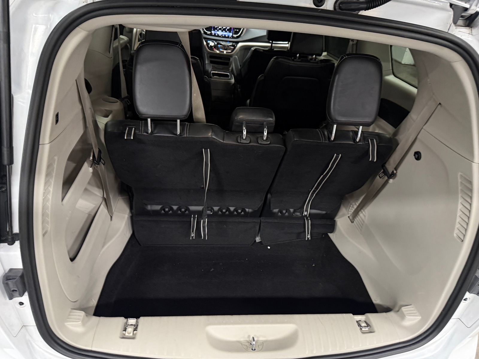 Thumbnail: 2024 Chrysler Pacifica - 6