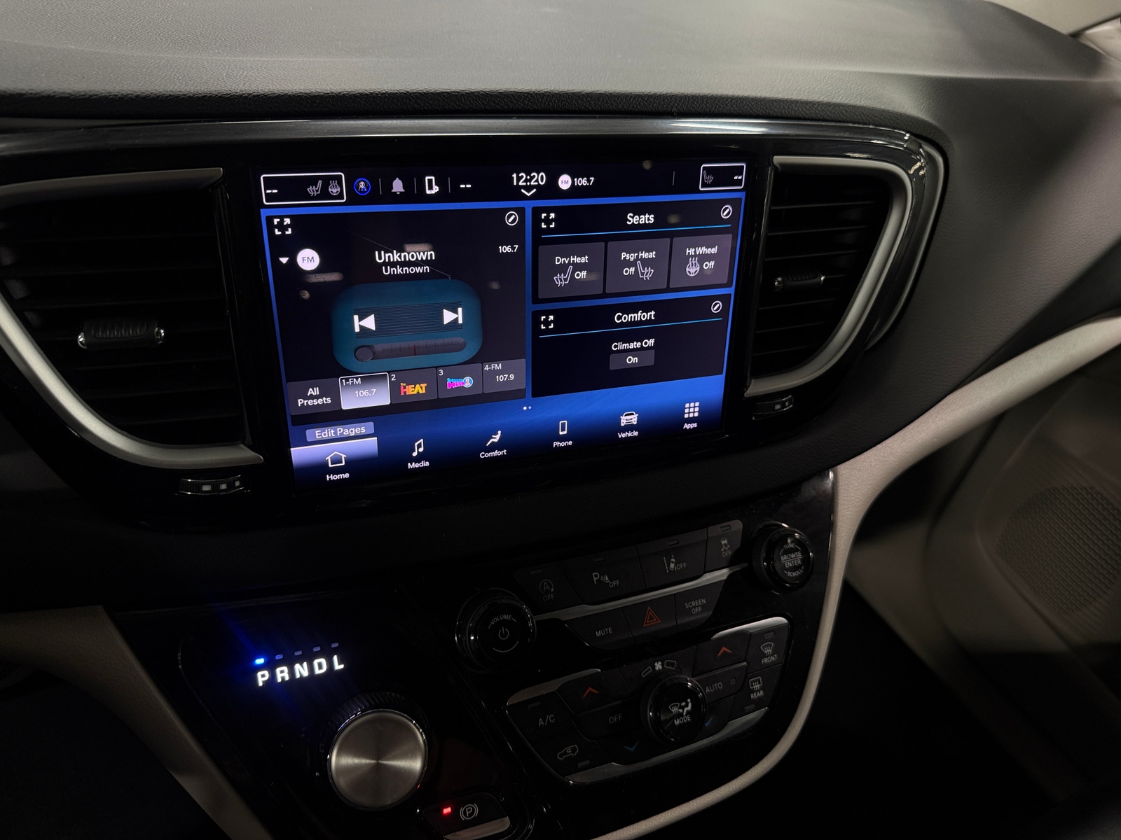 Thumbnail: 2024 Chrysler Pacifica - 3