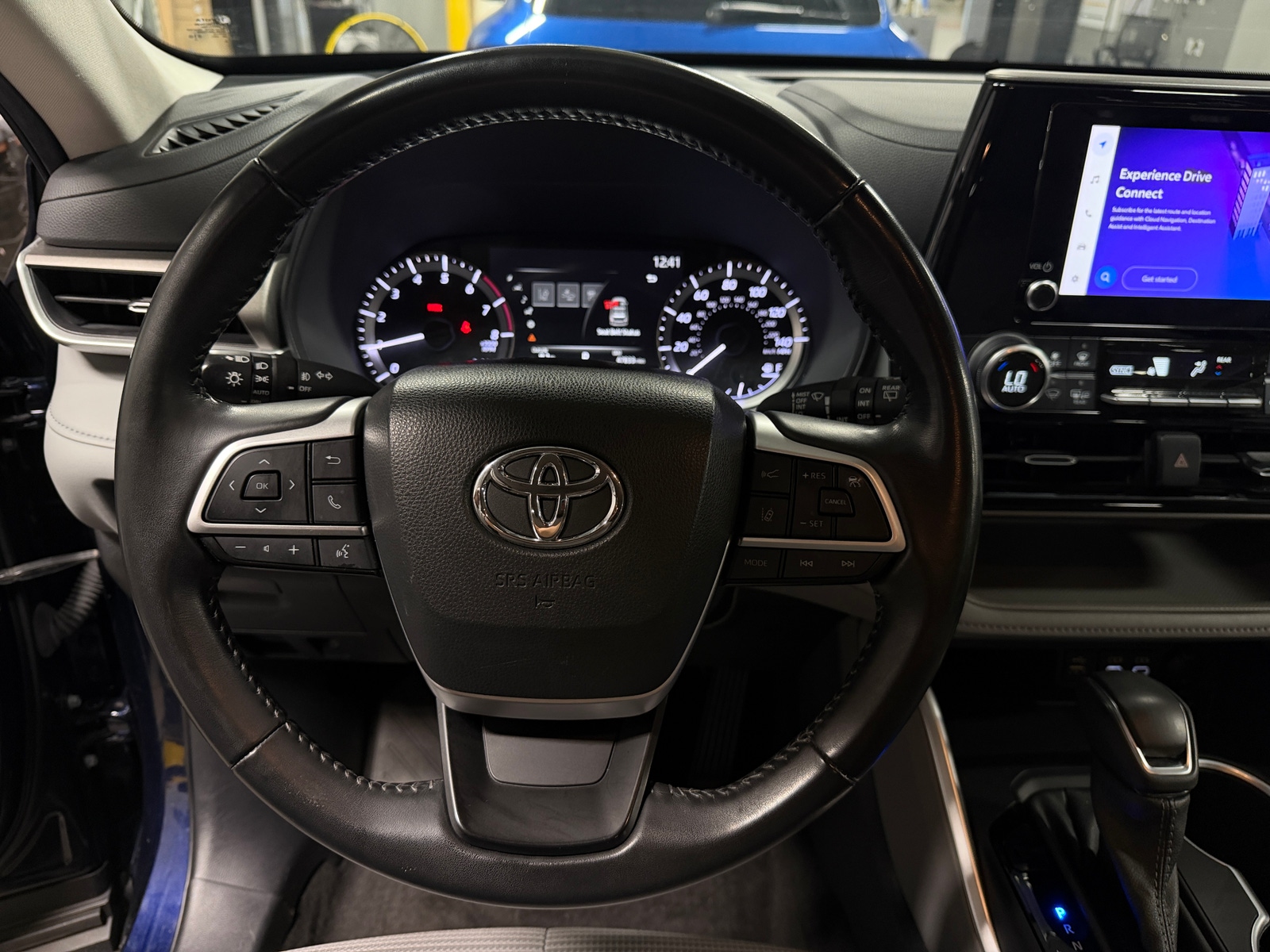 Thumbnail: 2023 Toyota Highlander - 5