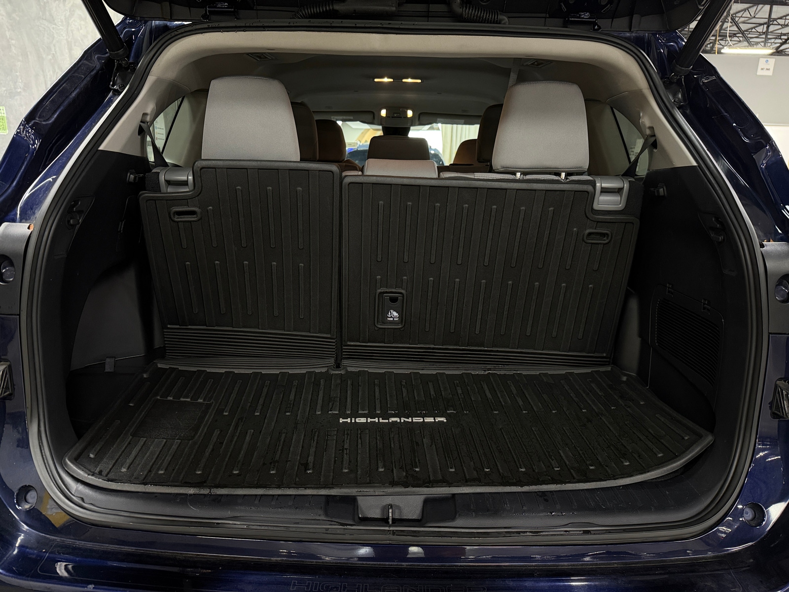 Thumbnail: 2023 Toyota Highlander - 7