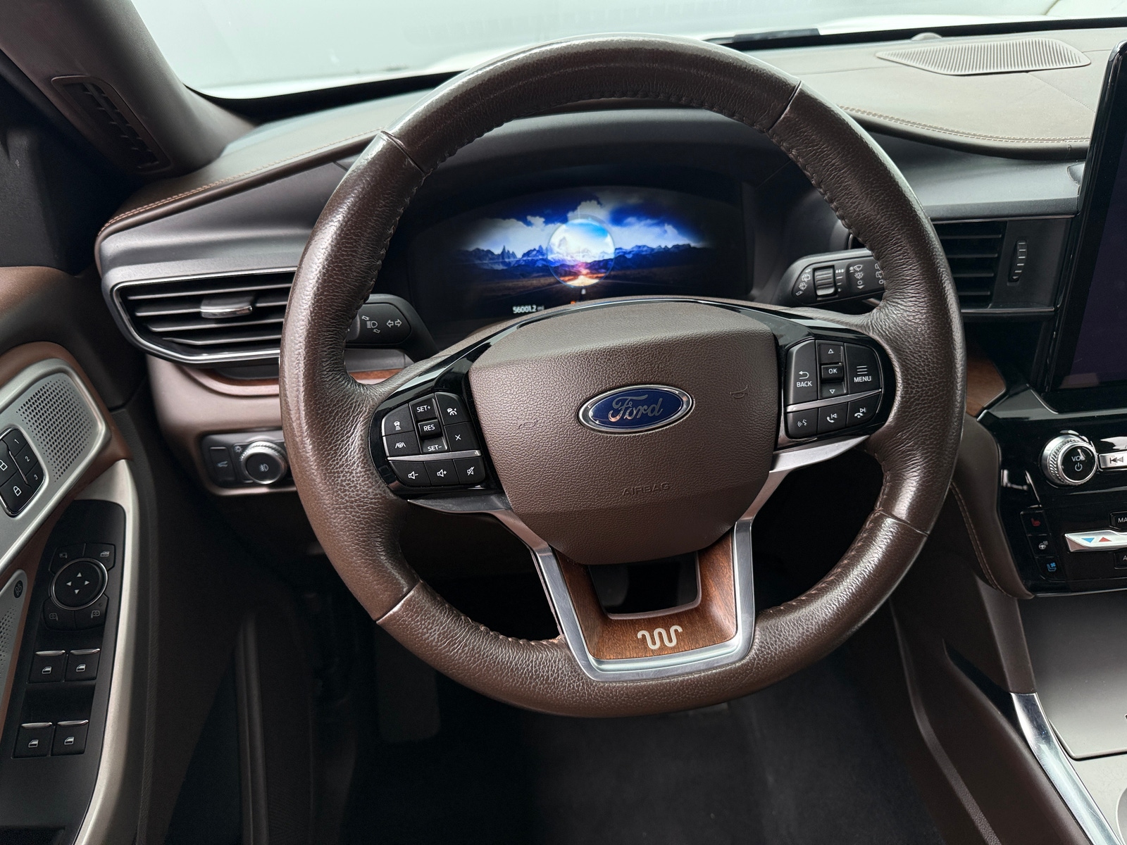 Thumbnail: 2022 Ford Explorer - 4