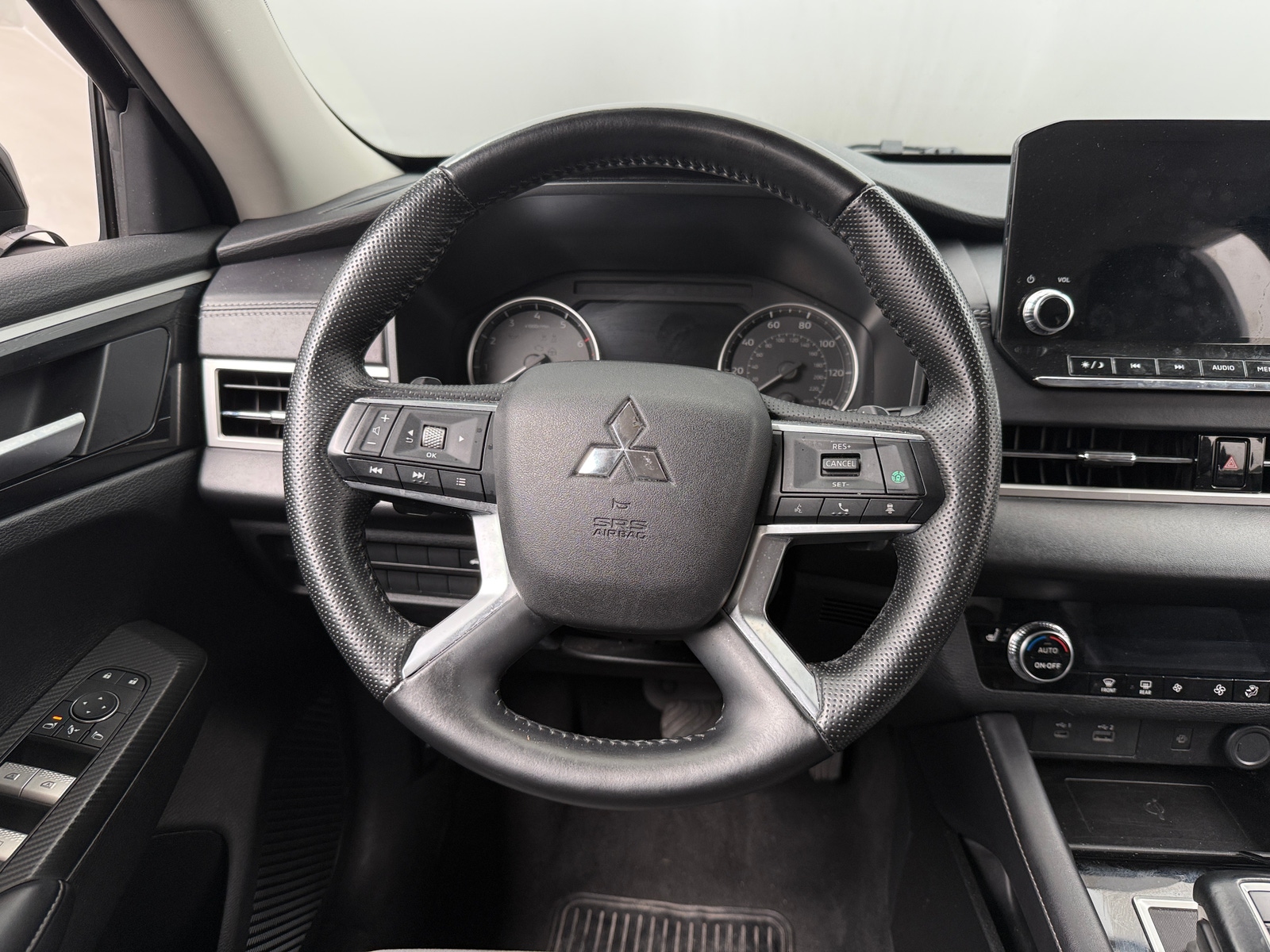 Thumbnail: 2024 Mitsubishi Outlander - 5