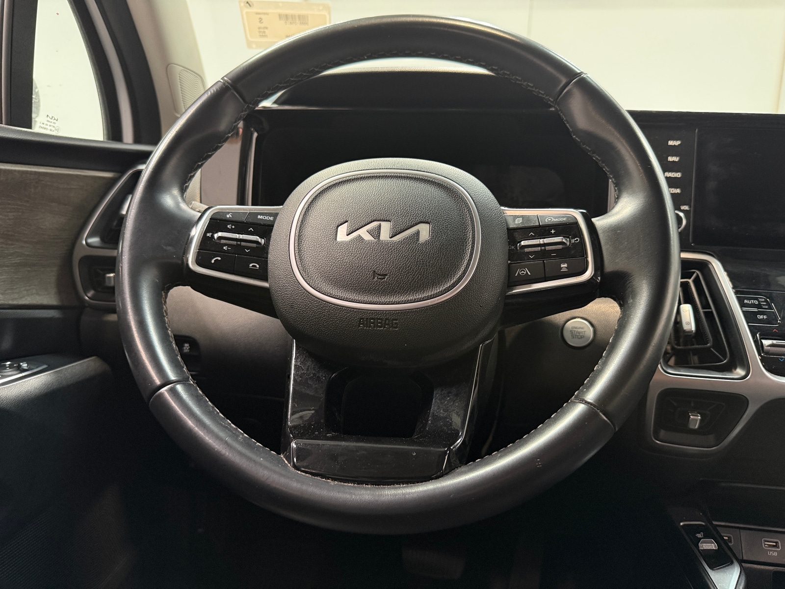 Thumbnail: 2022 Kia Sorento - 4