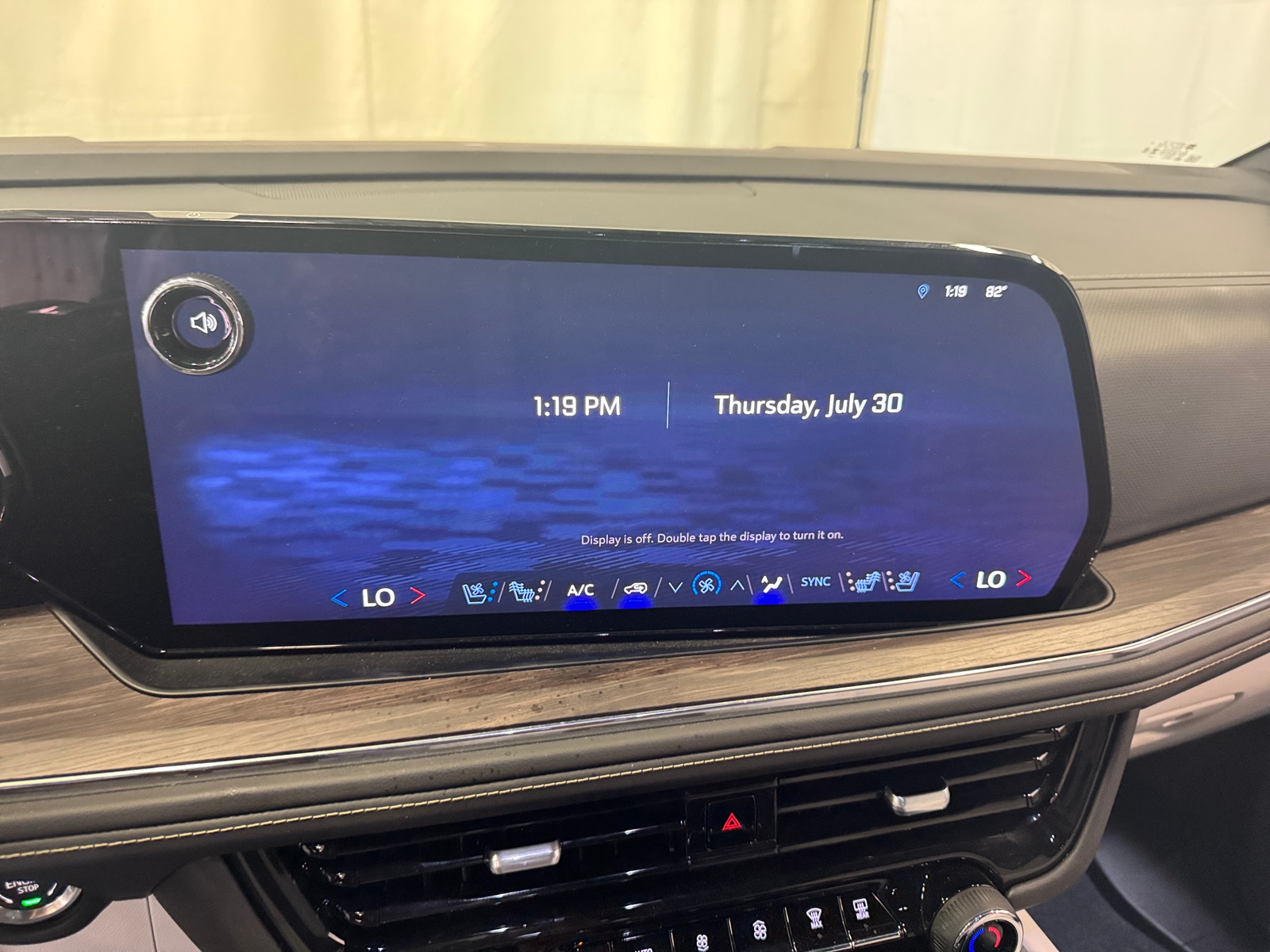 Thumbnail: 2025 Chevrolet Suburban - 3