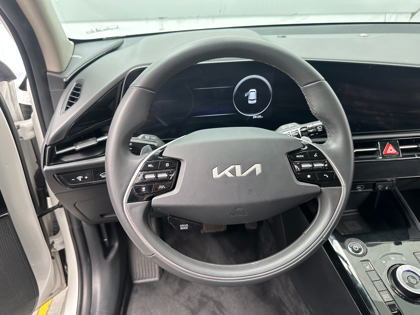 Thumbnail: 2024 Kia Niro - 4