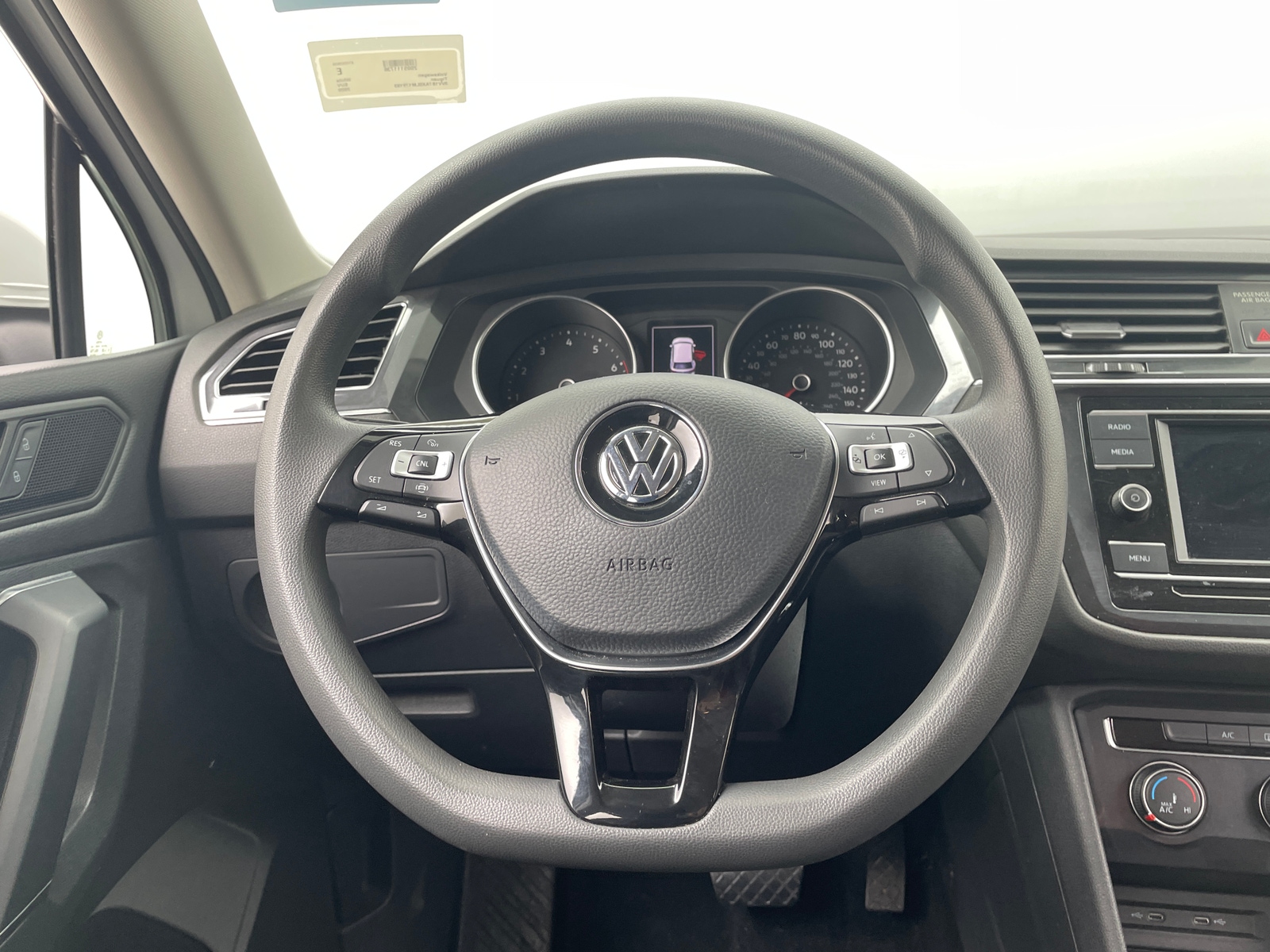 Thumbnail: 2020 Volkswagen Tiguan - 5