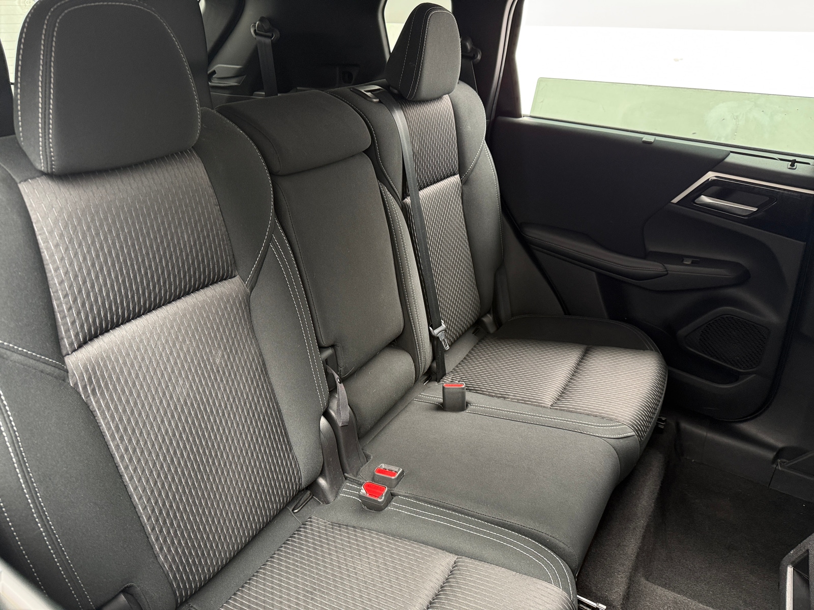 Thumbnail: 2022 Mitsubishi Outlander - 6