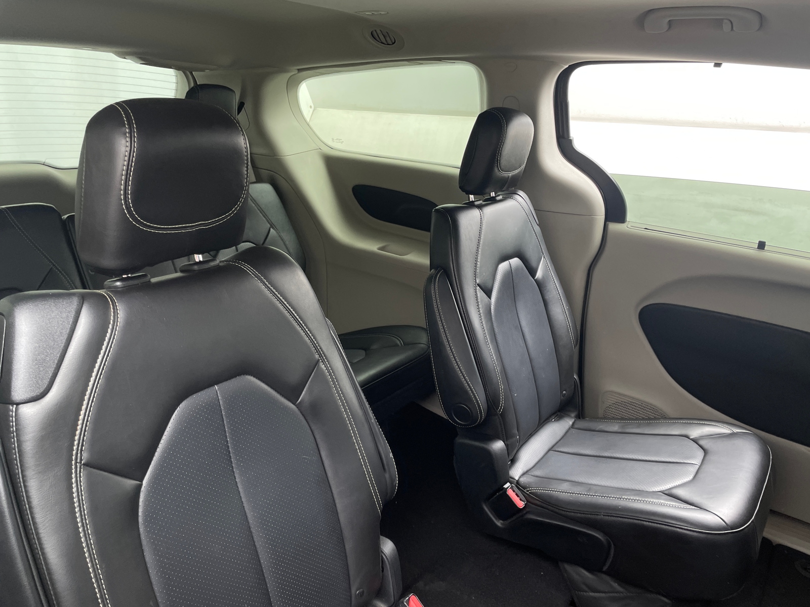 Thumbnail: 2020 Chrysler Voyager - 5