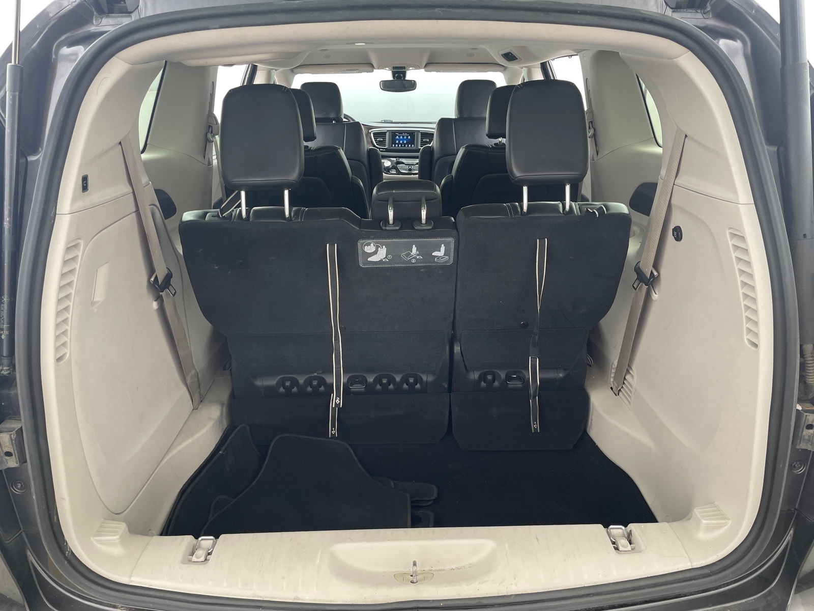 Thumbnail: 2020 Chrysler Voyager - 6