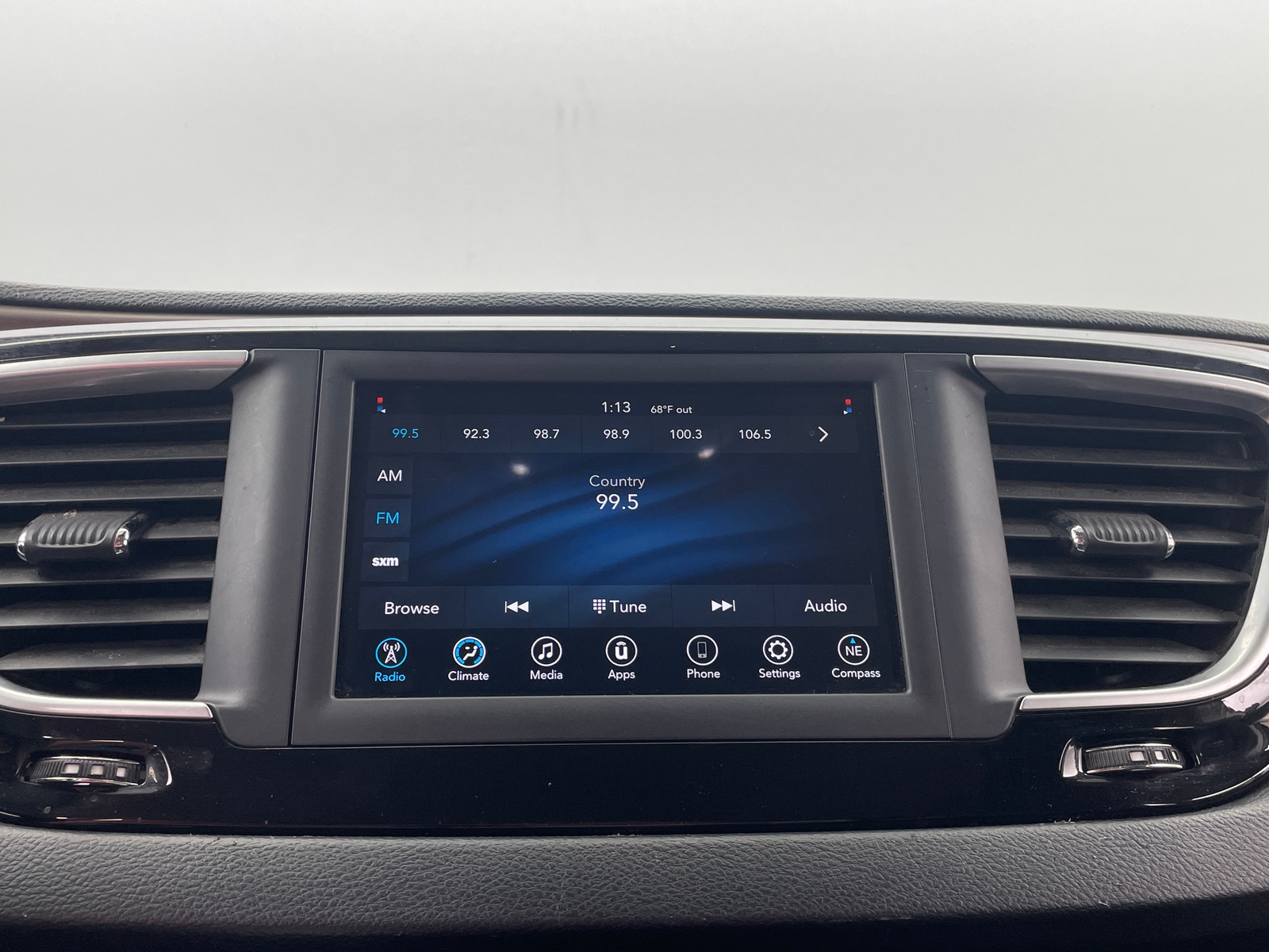 Thumbnail: 2020 Chrysler Voyager - 3