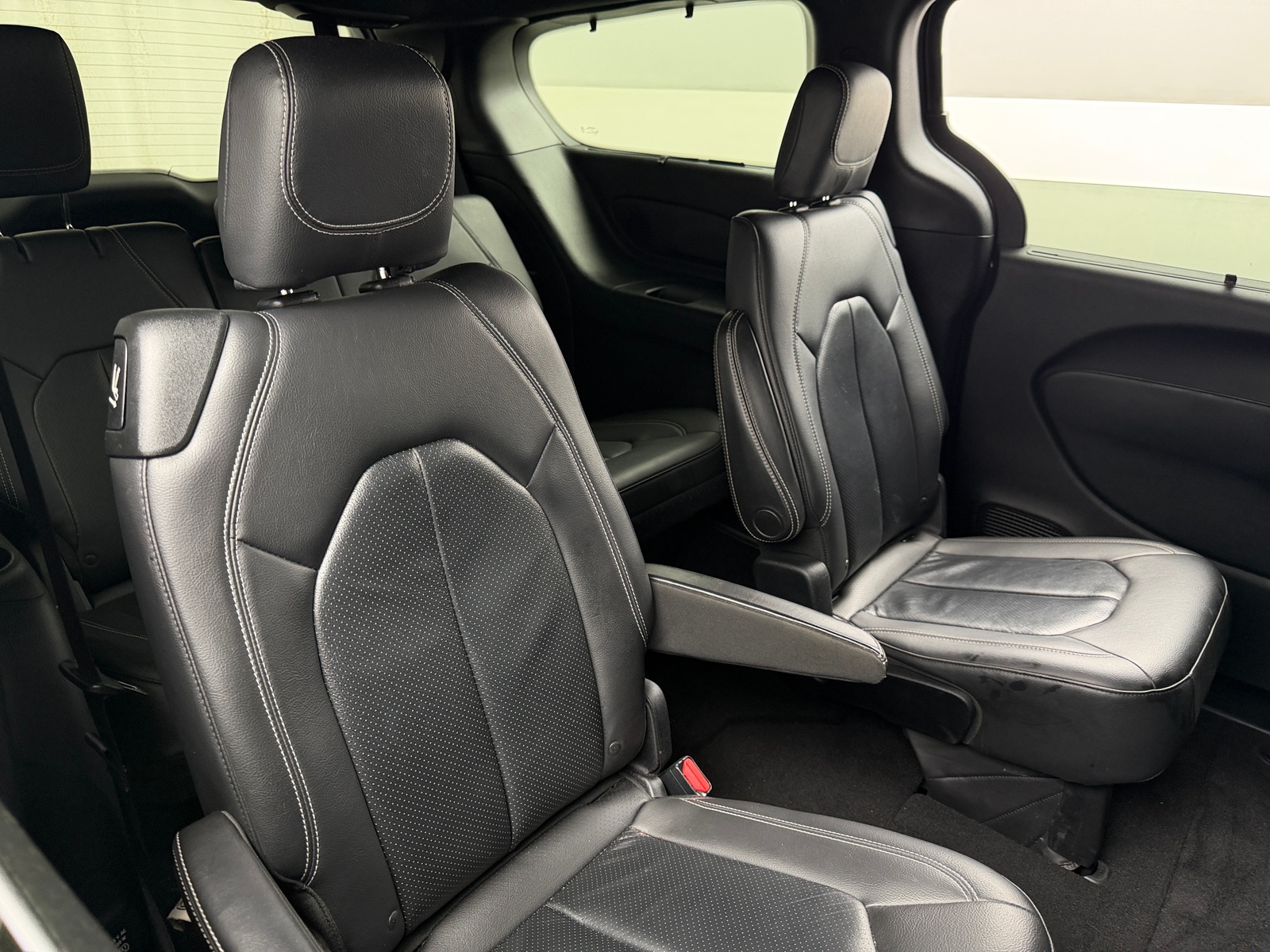Thumbnail: 2018 Chrysler Pacifica - 5