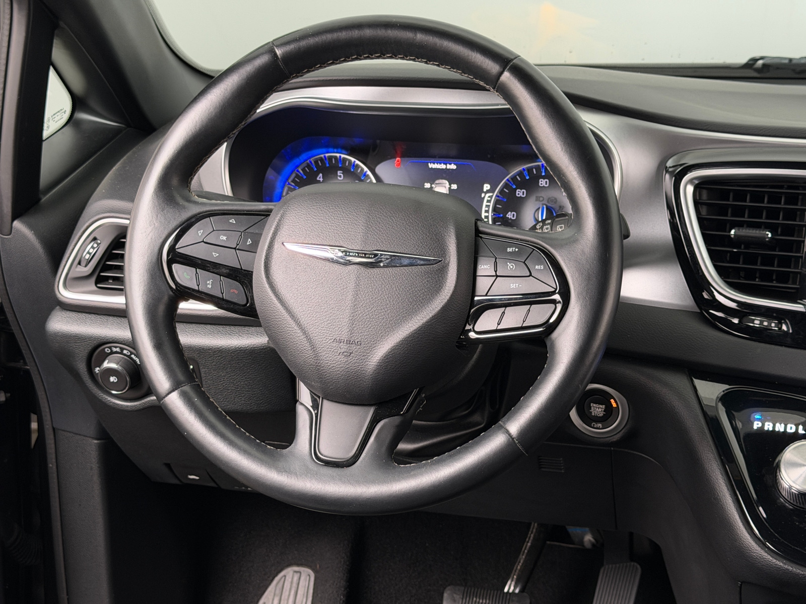 Thumbnail: 2018 Chrysler Pacifica - 4