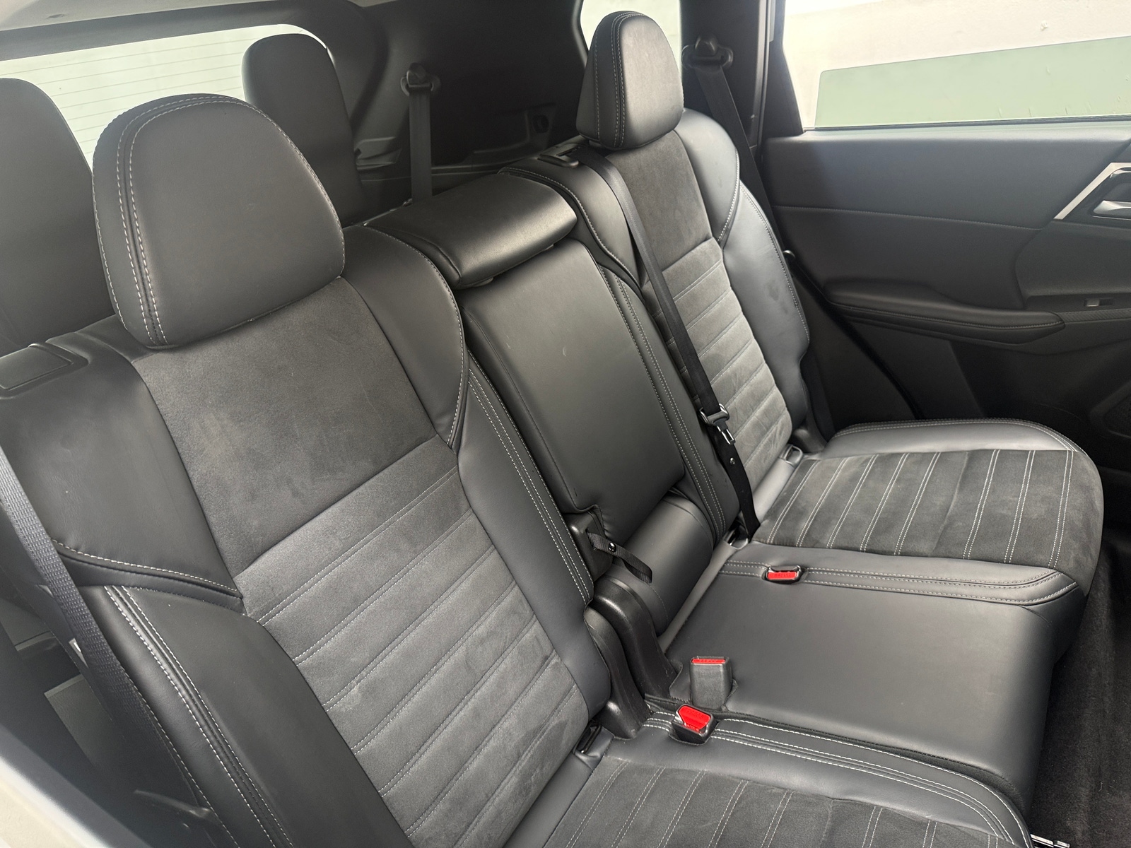 Thumbnail: 2024 Mitsubishi Outlander - 5