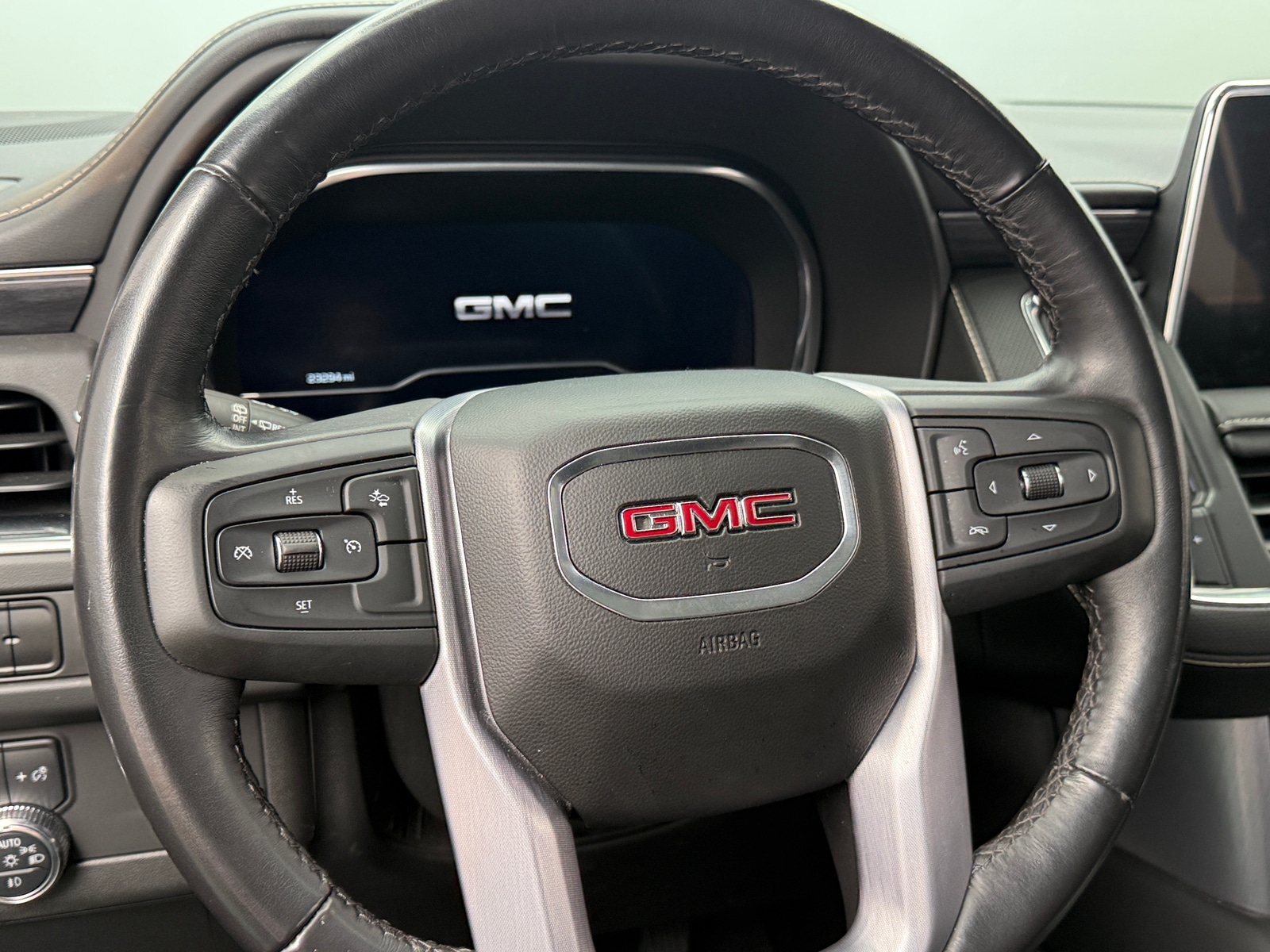 Thumbnail: 2023 GMC Yukon - 4