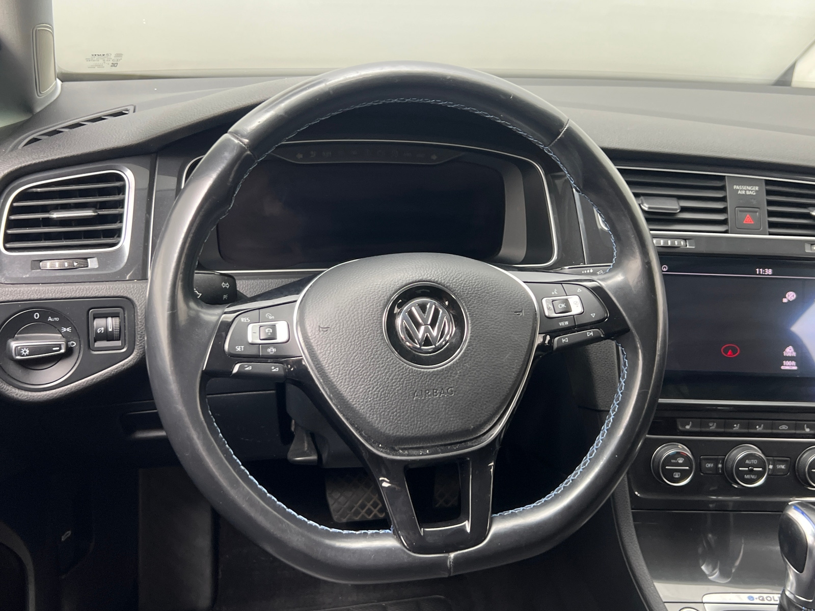 Thumbnail: 2019 Volkswagen e-Golf - 4