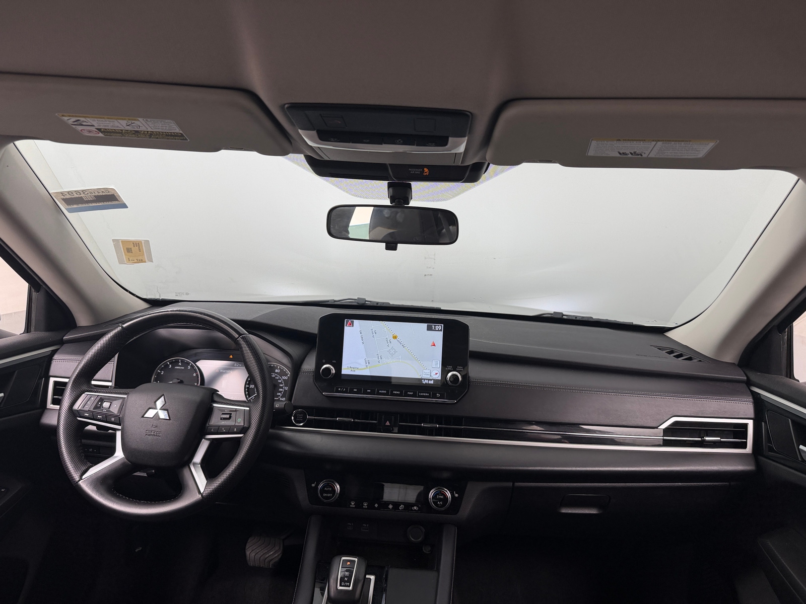 Thumbnail: 2023 Mitsubishi Outlander - 2