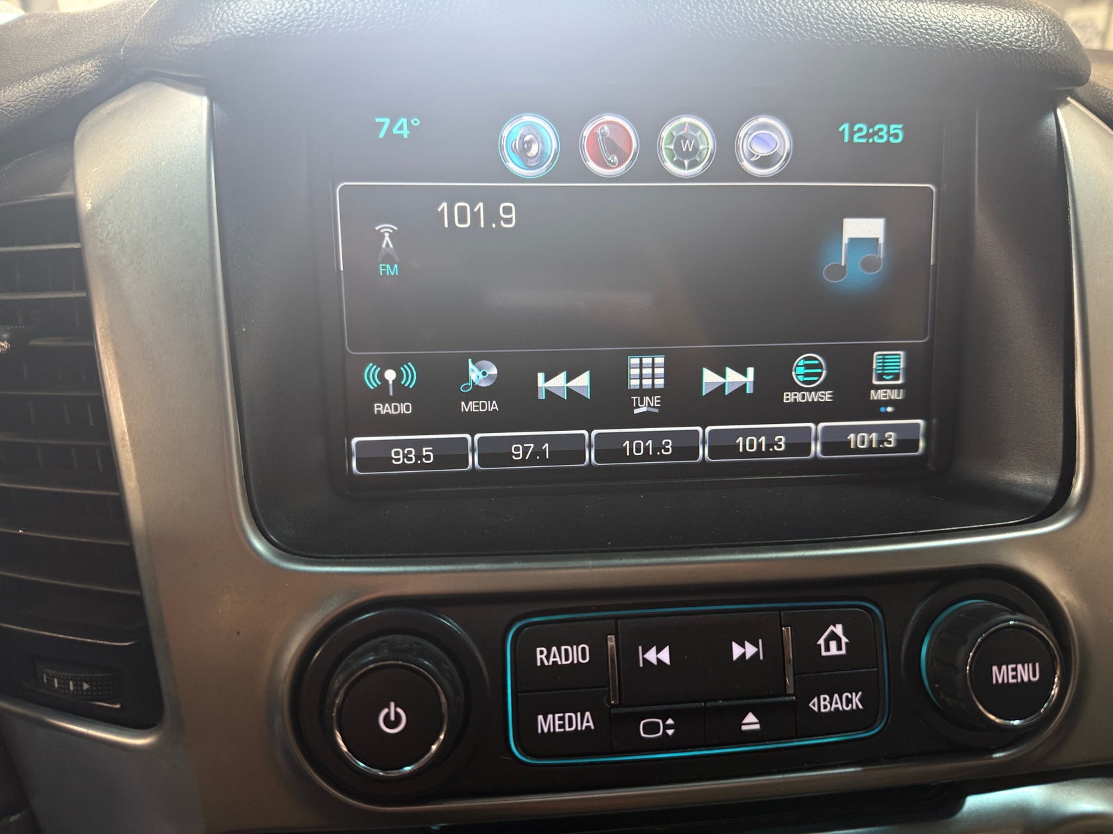 Thumbnail: 2020 Chevrolet Tahoe - 4