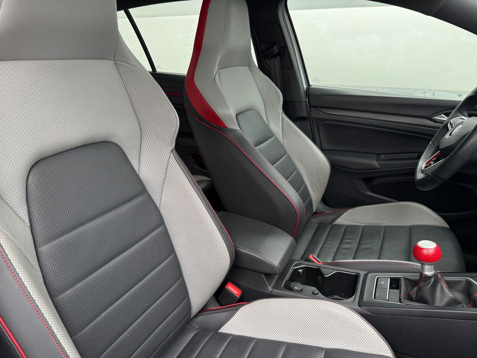Thumbnail: 2022 Volkswagen Golf - 2