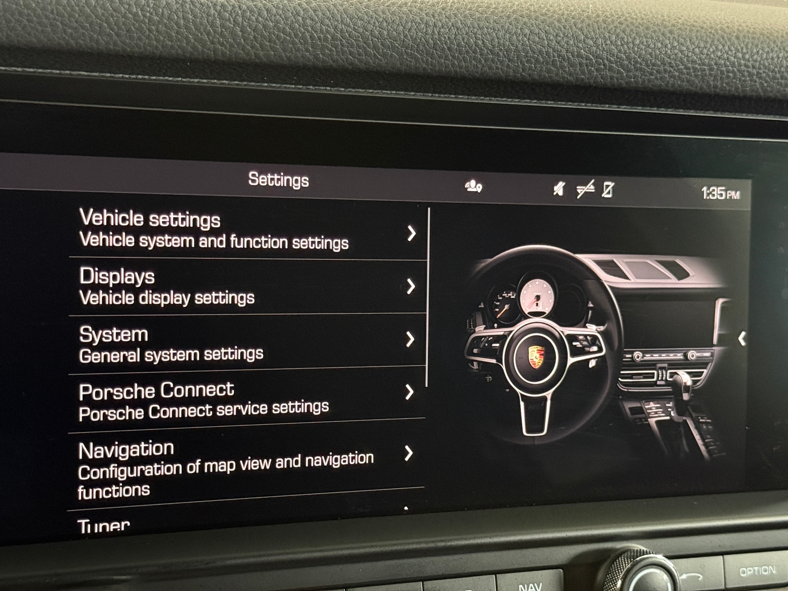 Thumbnail: 2021 Porsche Macan - 3