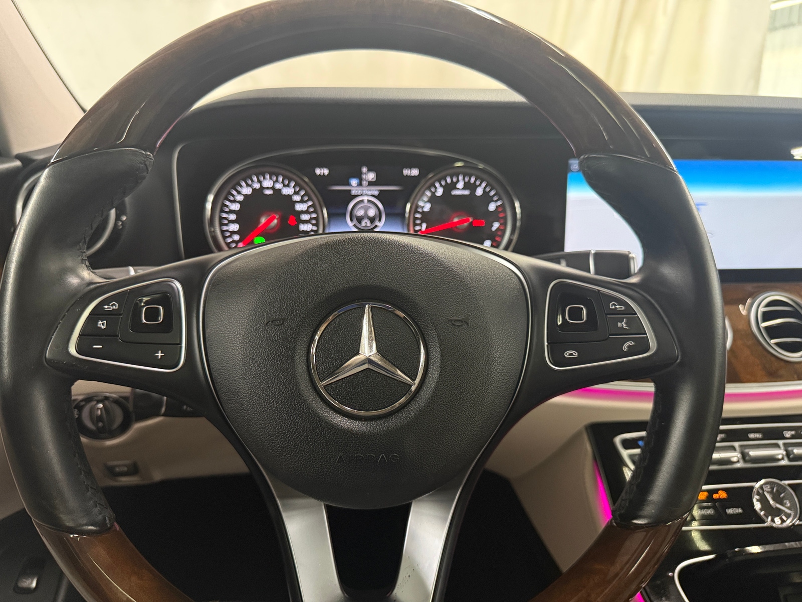 Thumbnail: 2017 Mercedes-Benz E-Class - 4