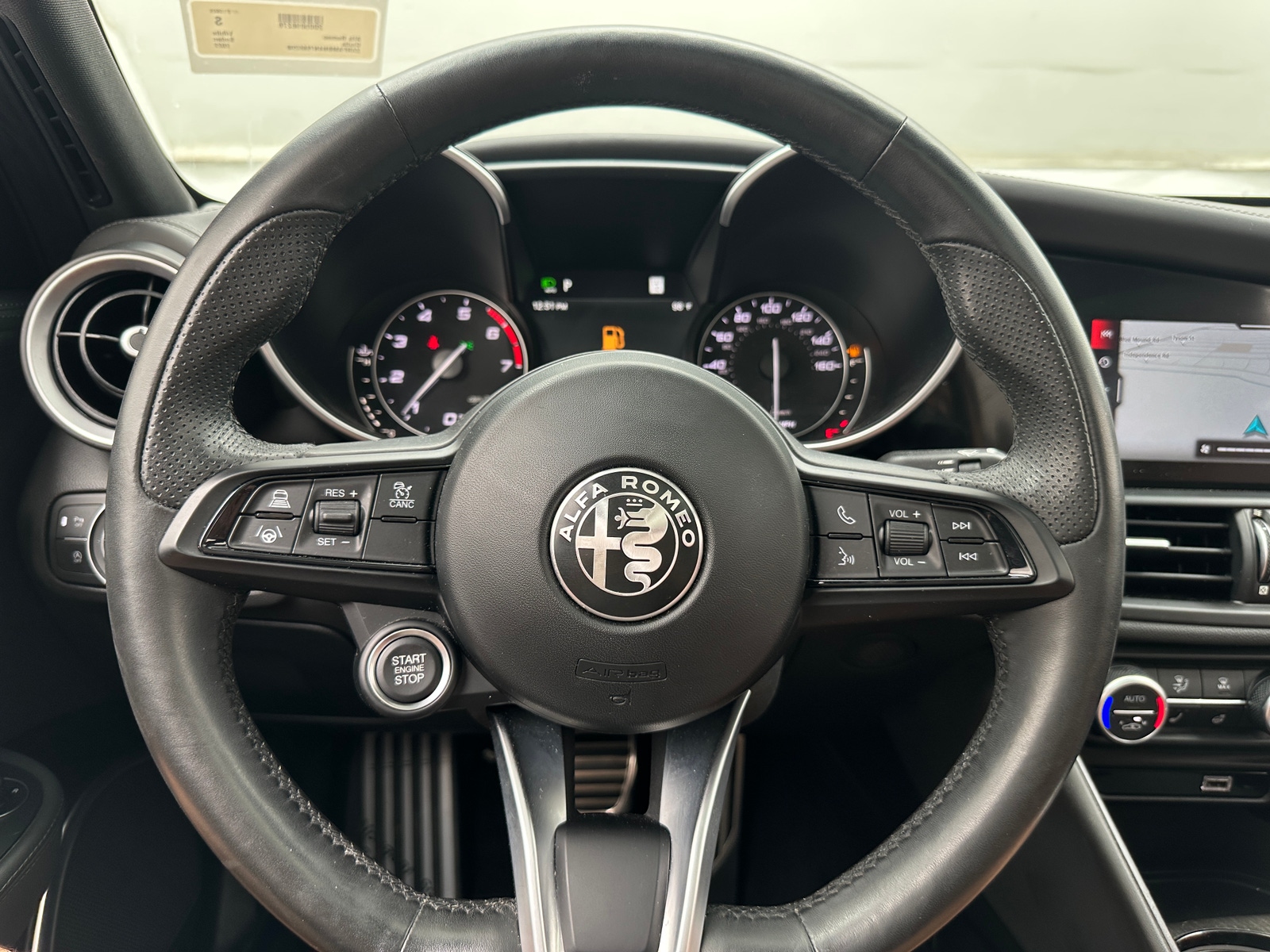 Thumbnail: 2022 Alfa Romeo Giulia - 4