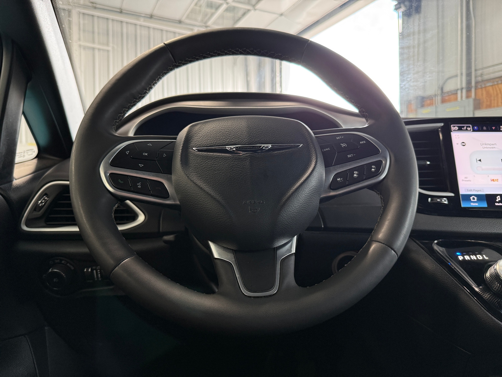 Thumbnail: 2025 Chrysler Pacifica - 4