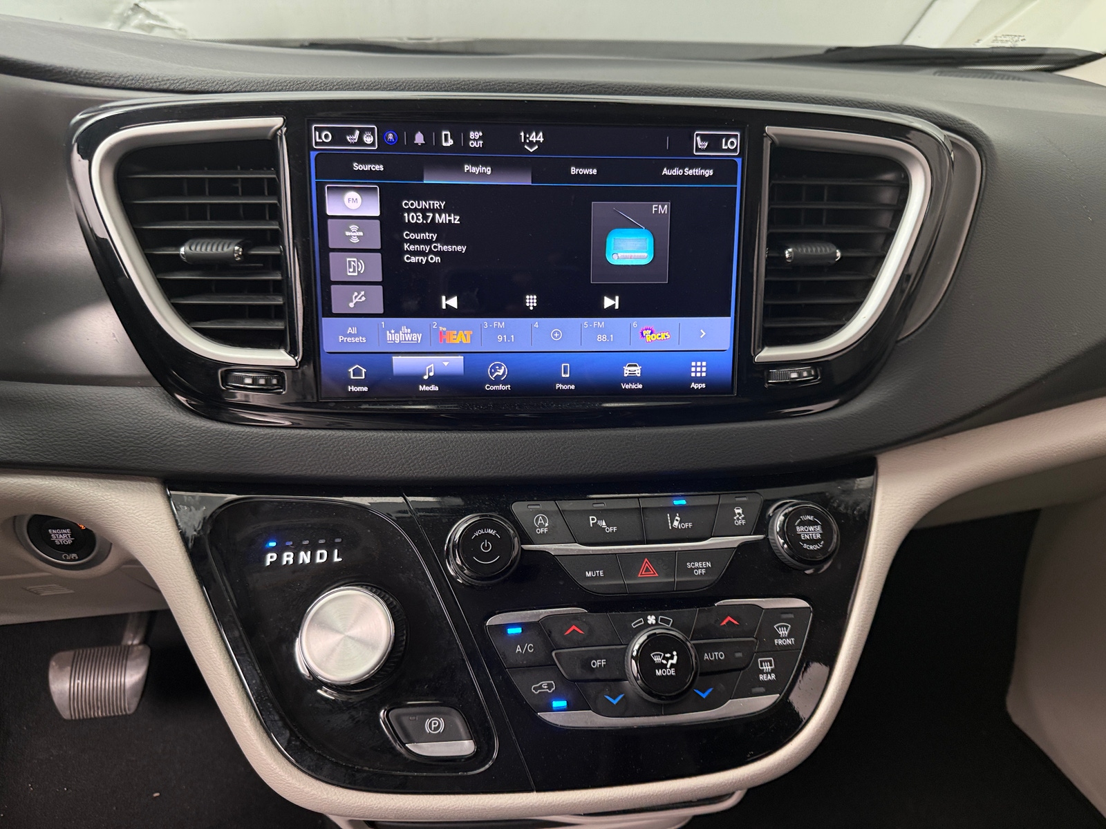 Thumbnail: 2024 Chrysler Pacifica - 3