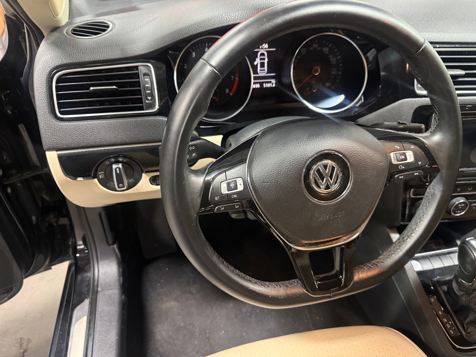 Thumbnail: 2017 Volkswagen Jetta - 4