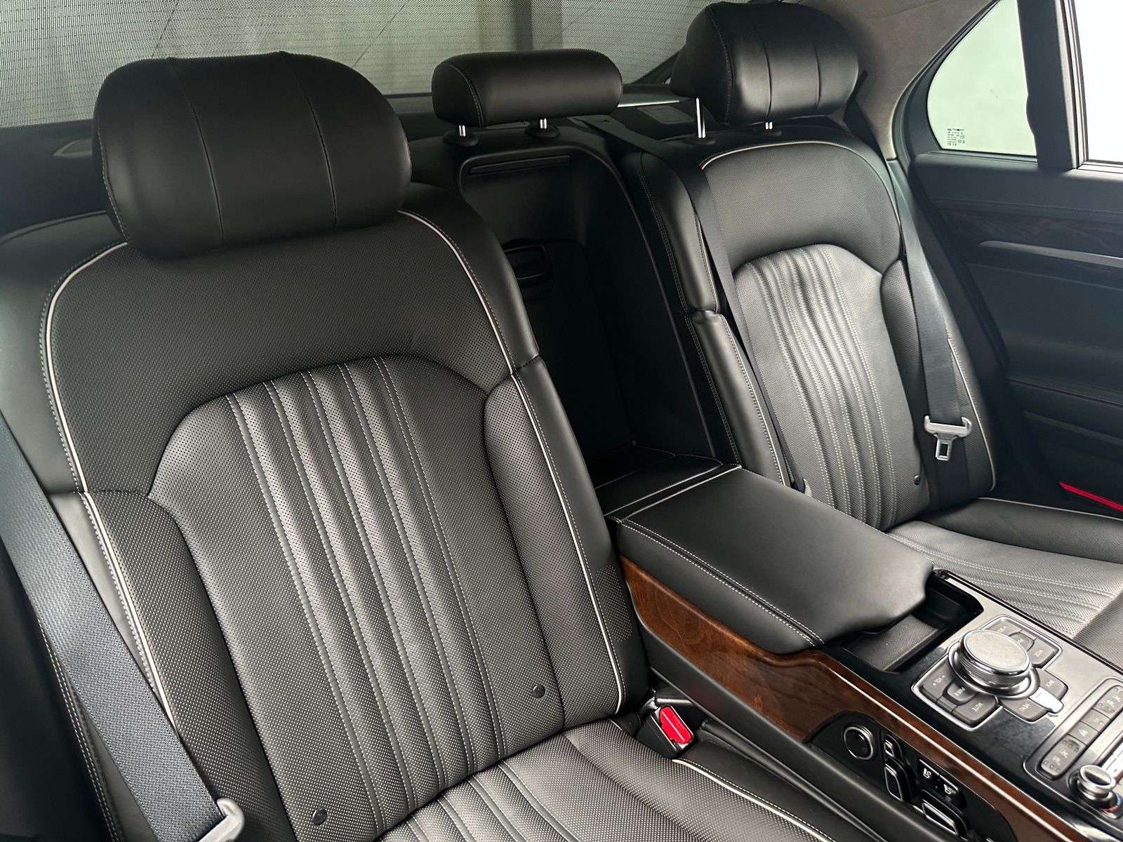 Thumbnail: 2018 Genesis G90 - 5