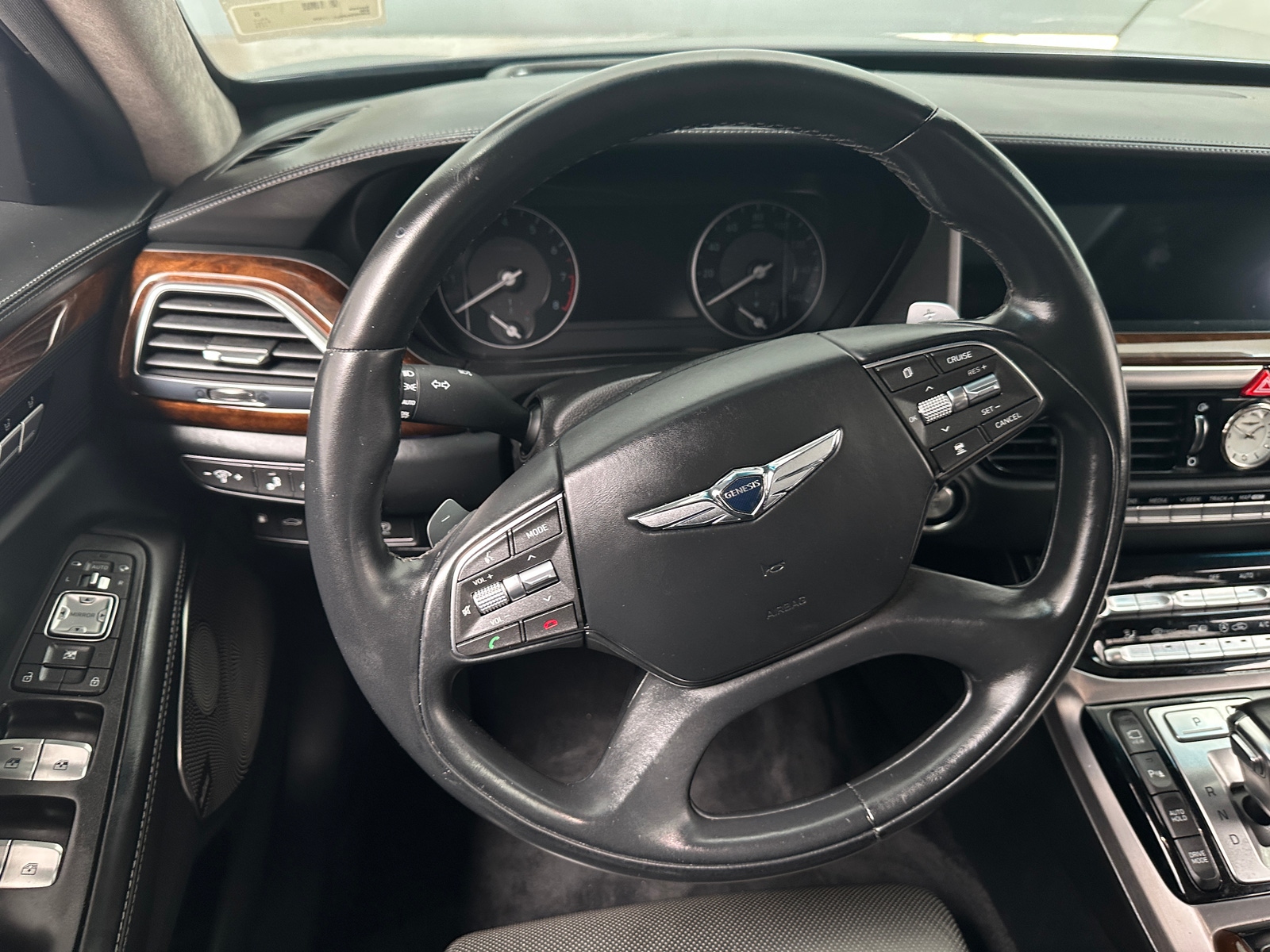 Thumbnail: 2018 Genesis G90 - 4