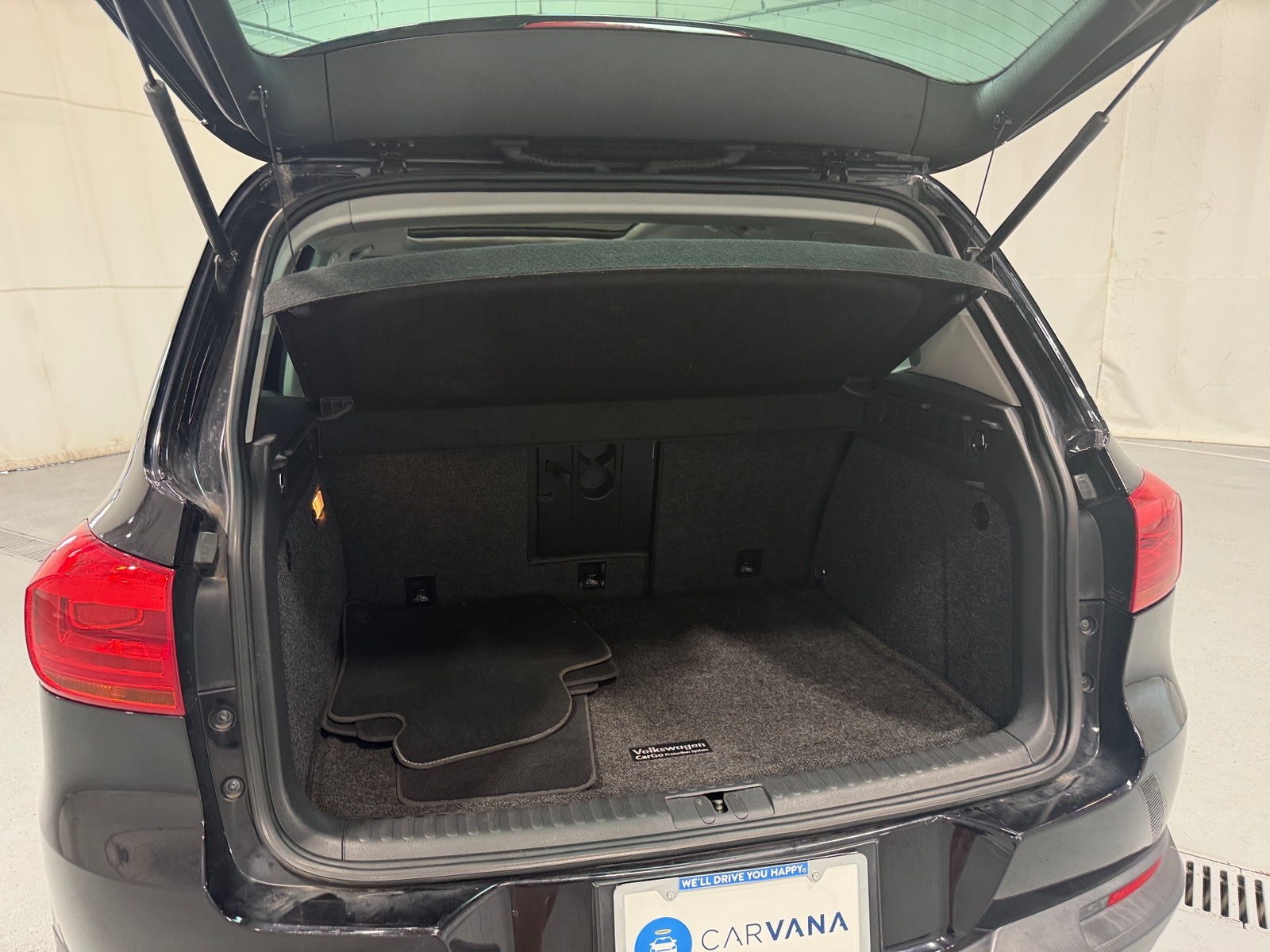 Thumbnail: 2015 Volkswagen Tiguan - 7