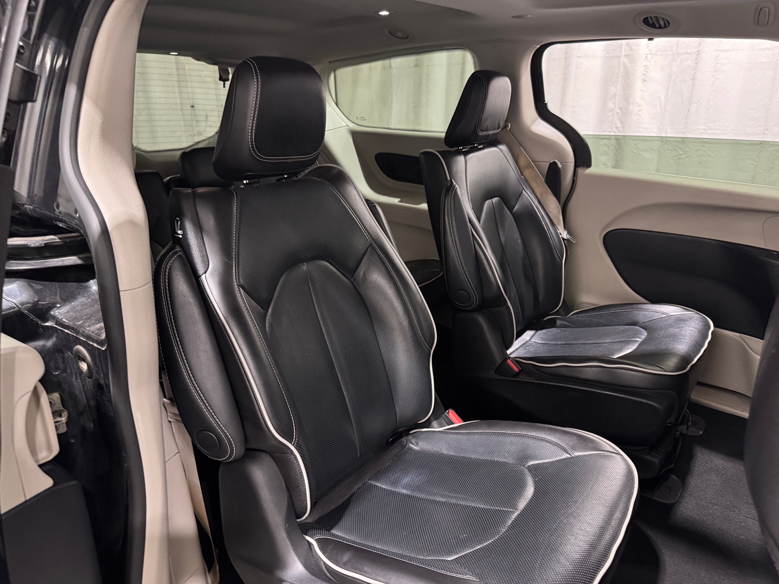 Thumbnail: 2023 Chrysler Pacifica - 5