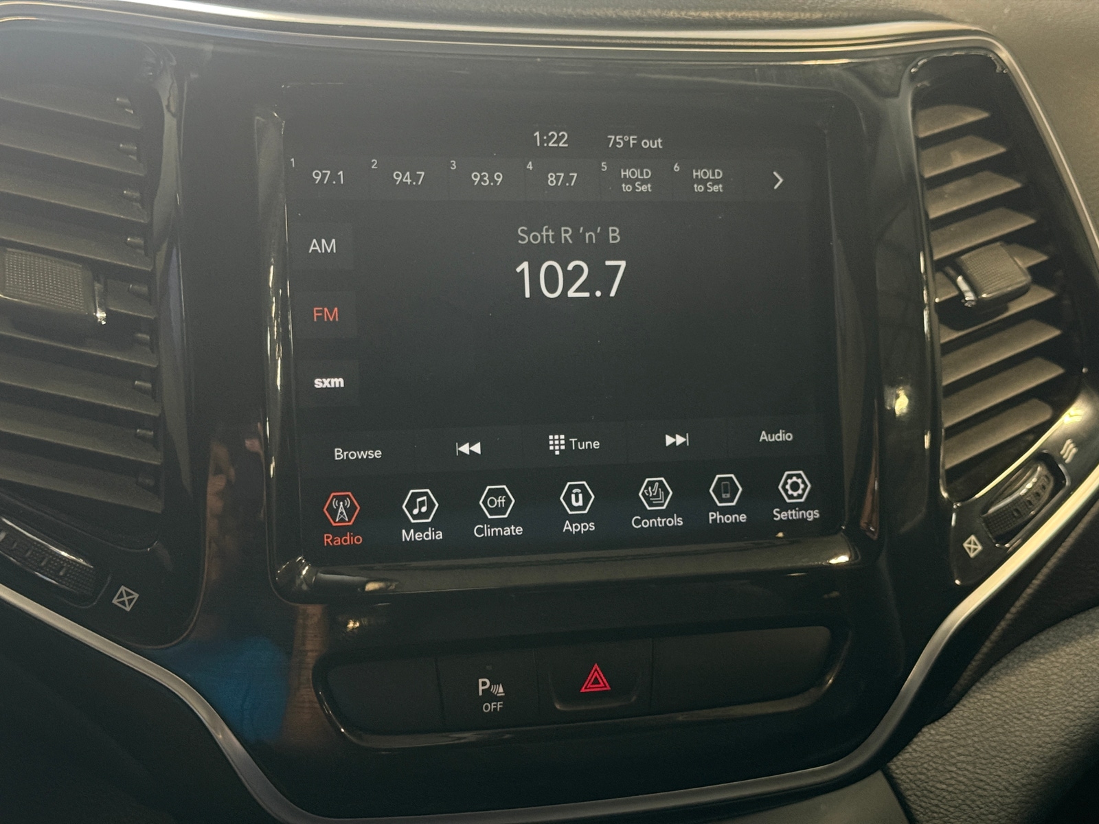 Thumbnail: 2020 Jeep Cherokee - 3