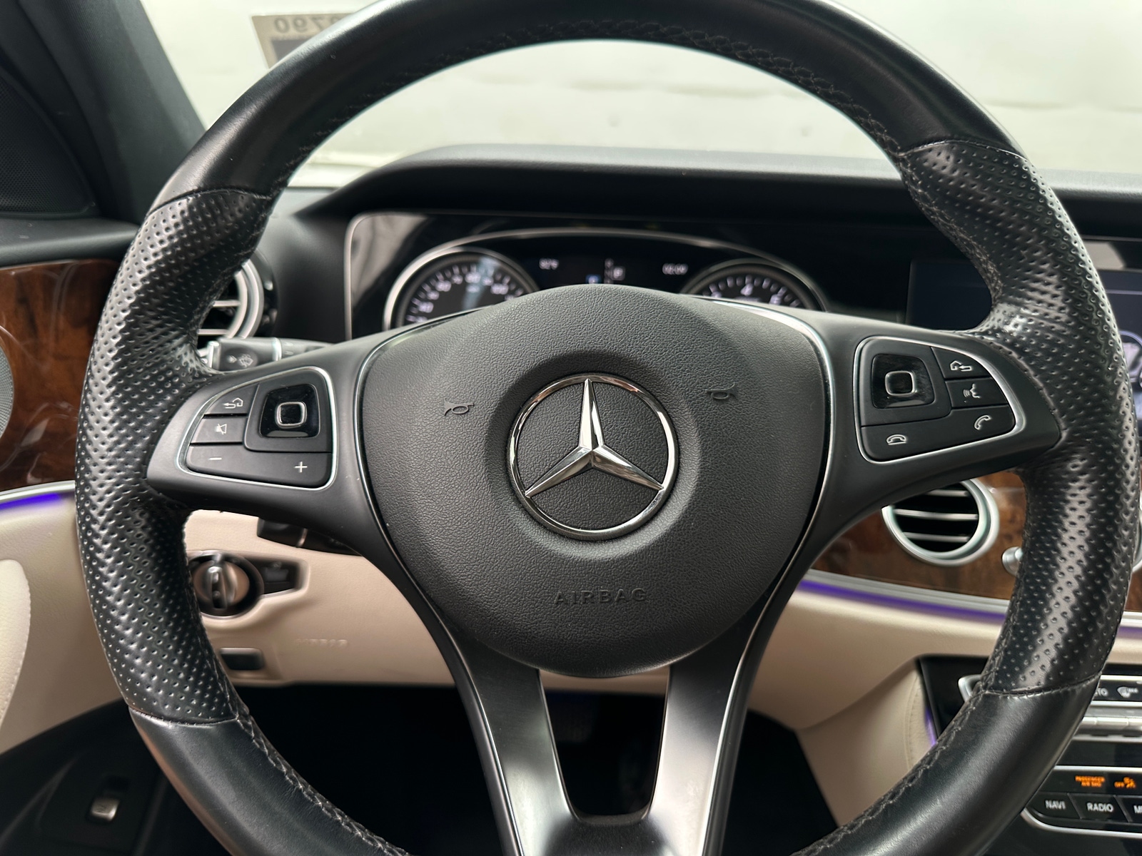 Thumbnail: 2017 Mercedes-Benz E-Class - 4