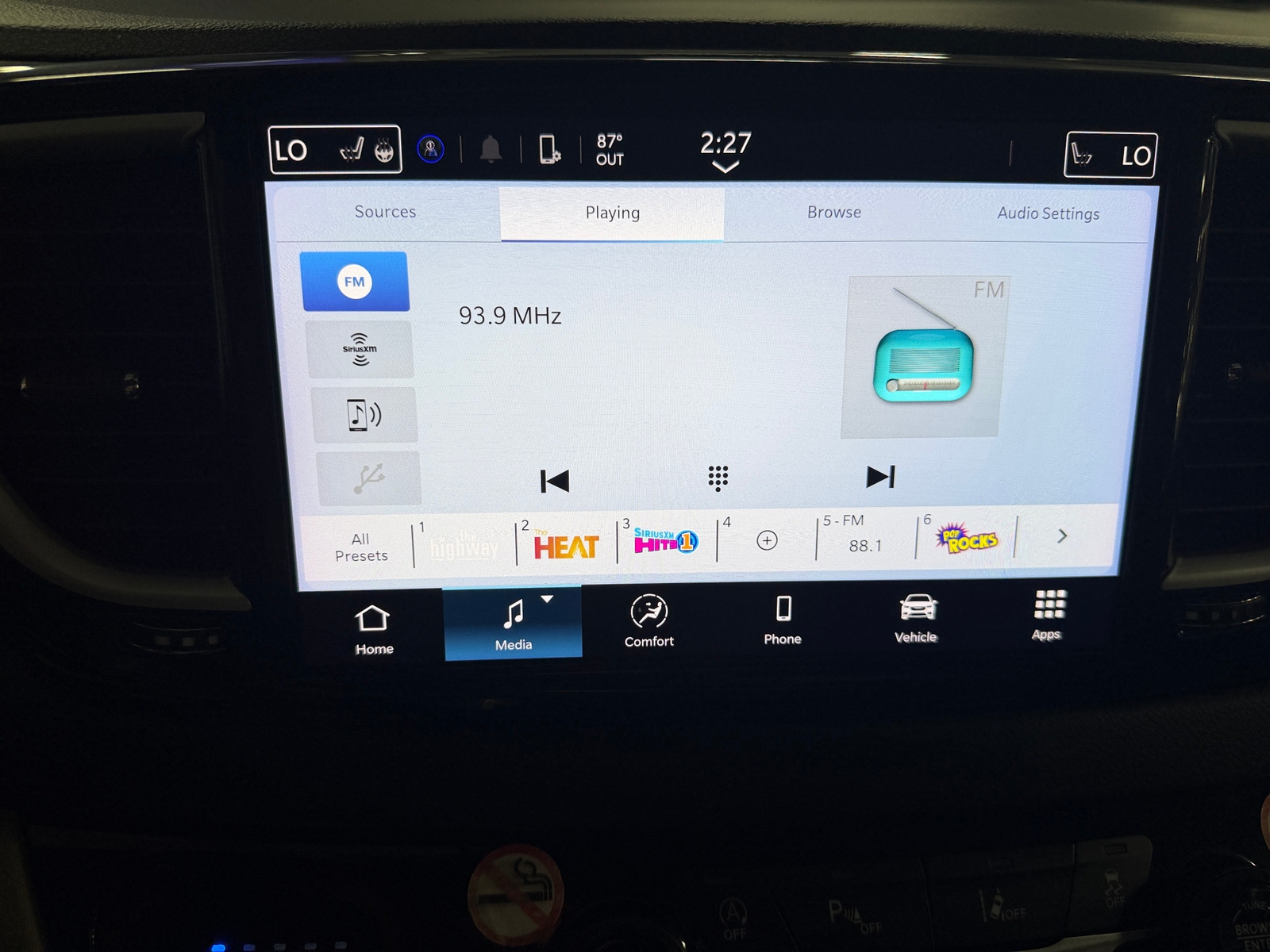 Thumbnail: 2024 Chrysler Pacifica - 3