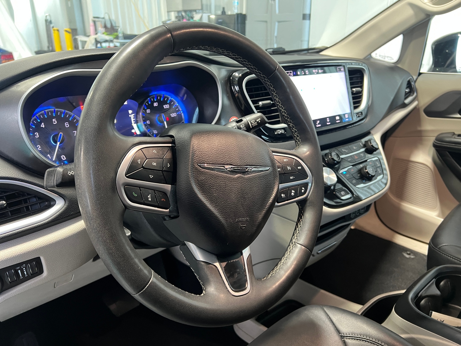 Thumbnail: 2024 Chrysler Pacifica - 4