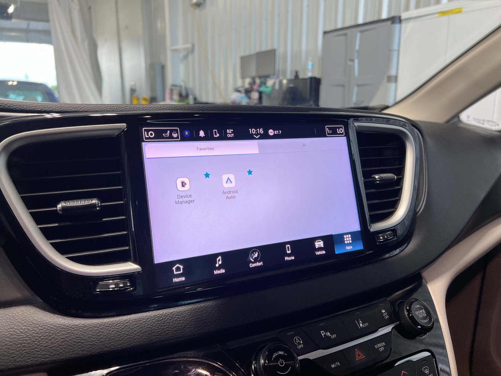 Thumbnail: 2024 Chrysler Pacifica - 3