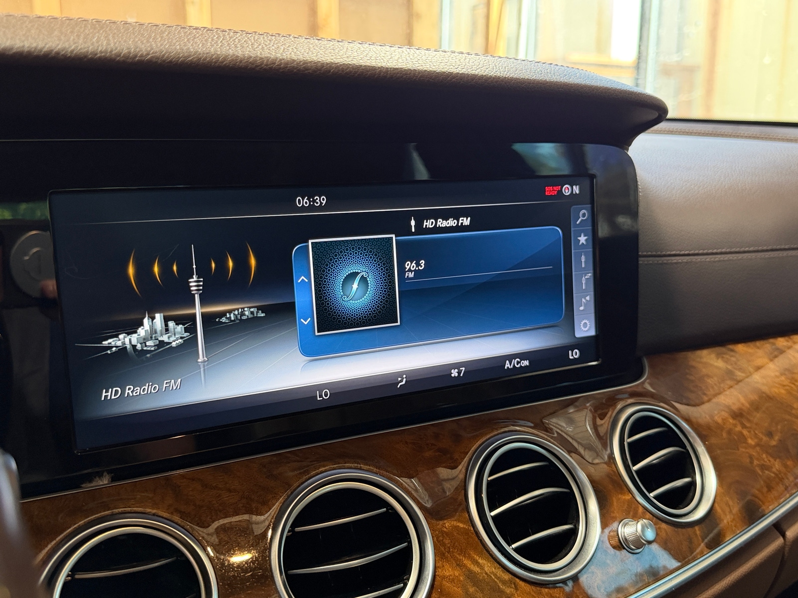 Thumbnail: 2017 Mercedes-Benz E-Class - 3