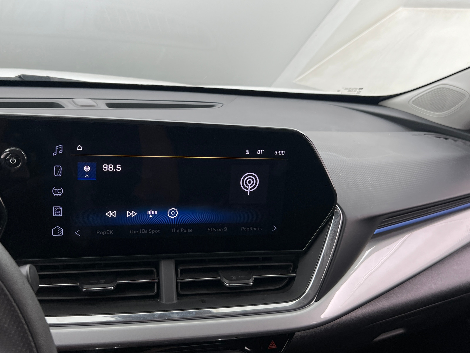 Thumbnail: 2025 Chevrolet Trax - 3