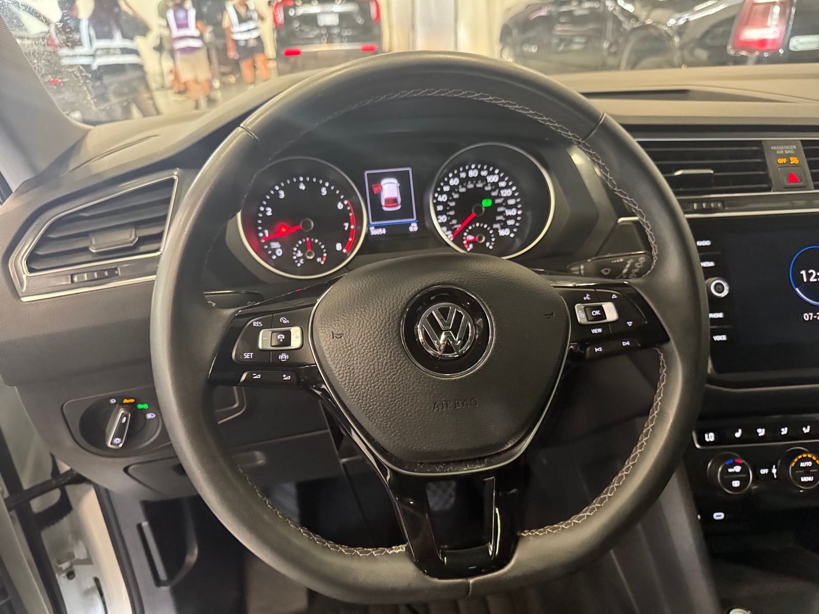 Thumbnail: 2021 Volkswagen Tiguan - 4