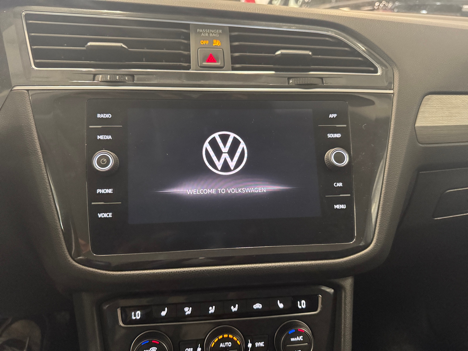 Thumbnail: 2021 Volkswagen Tiguan - 3
