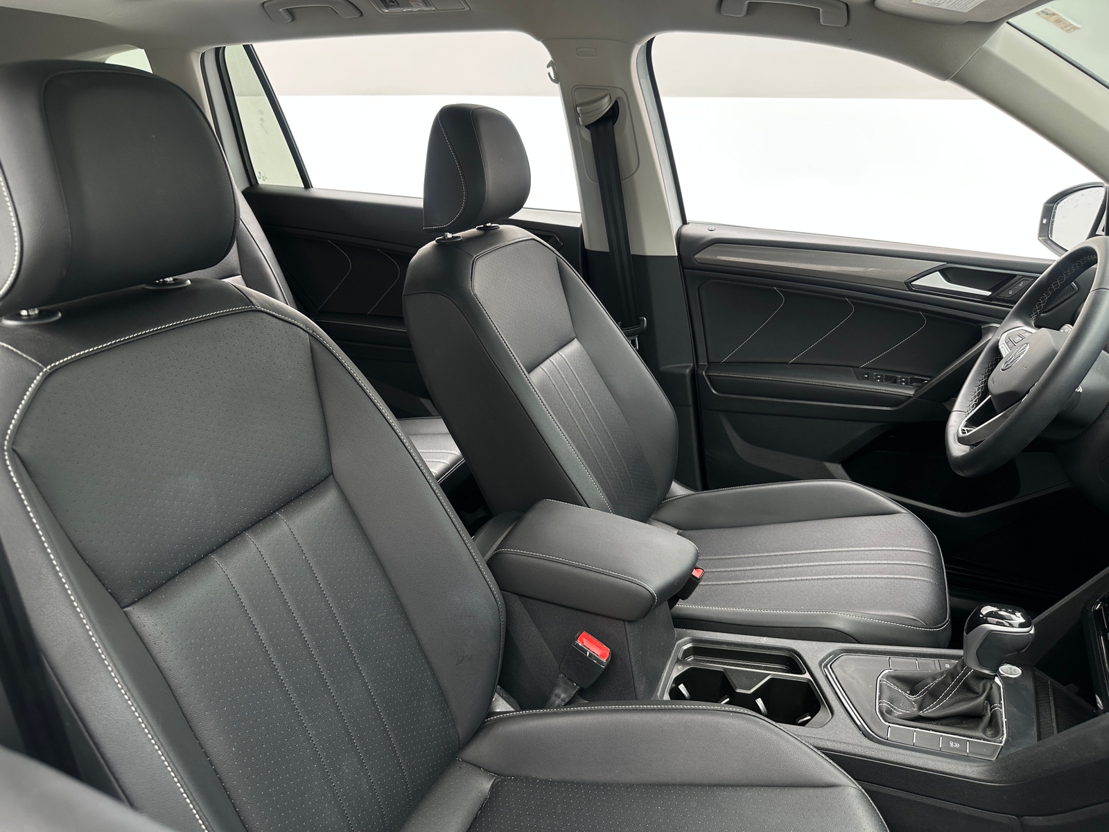 Thumbnail: 2023 Volkswagen Tiguan - 2