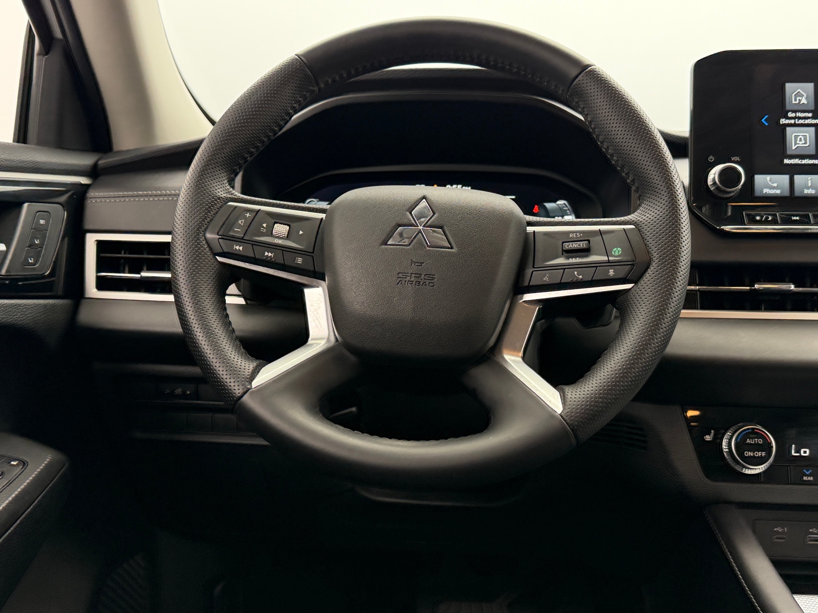Thumbnail: 2024 Mitsubishi Outlander - 4