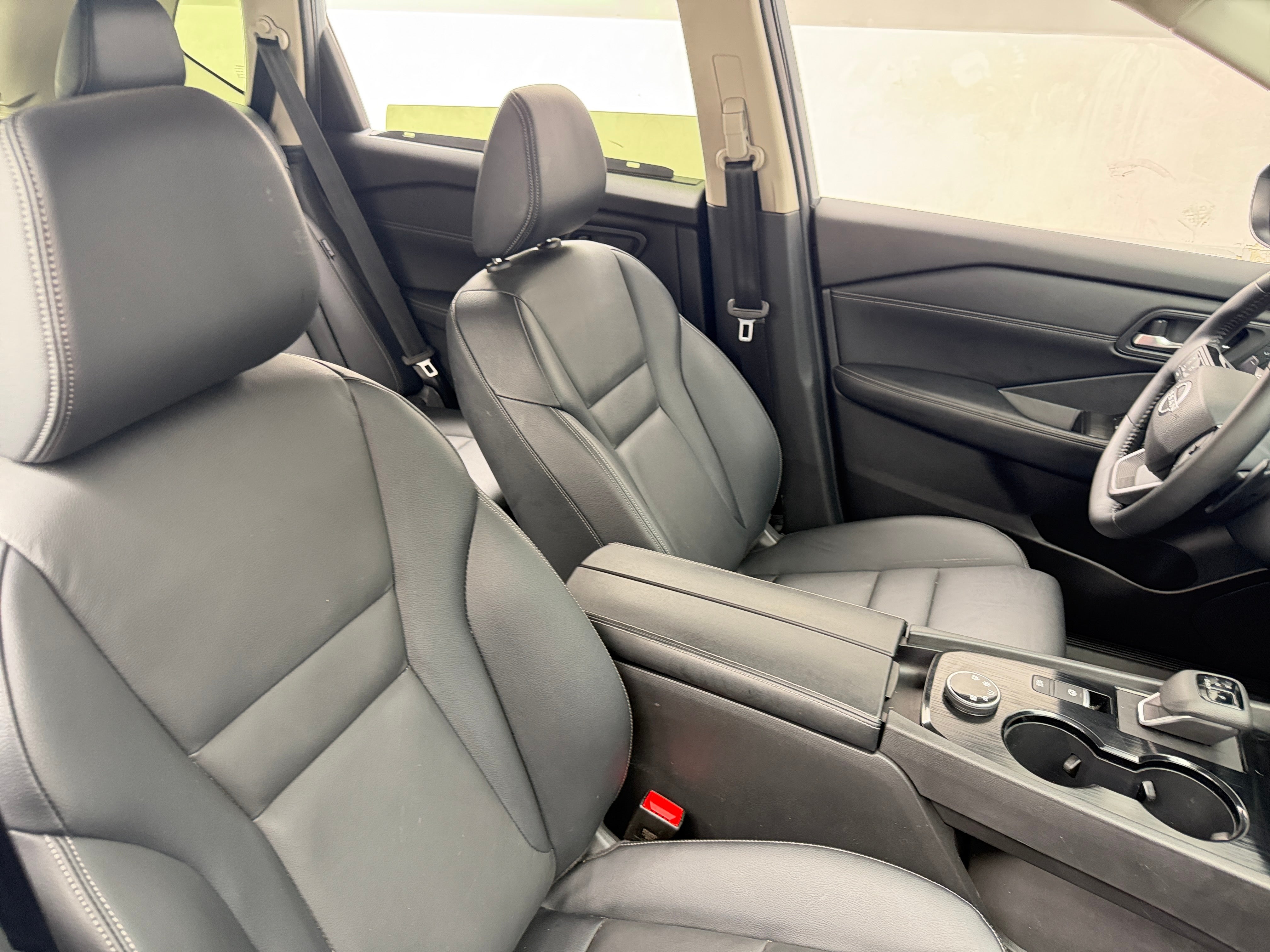 2025 Nissan Rogue SL - Photo 3